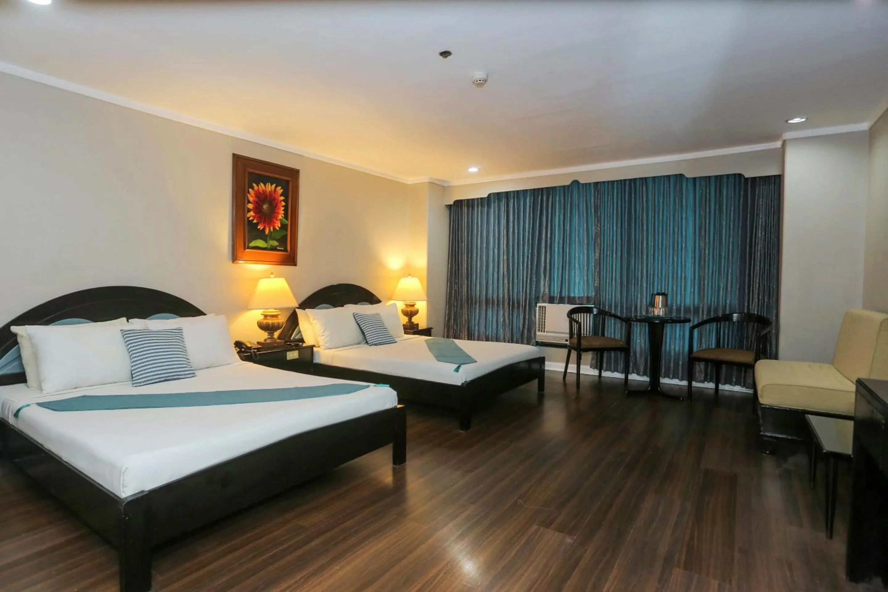 Bedroom, Bed in Holiday Plaza Hotel - Cebu