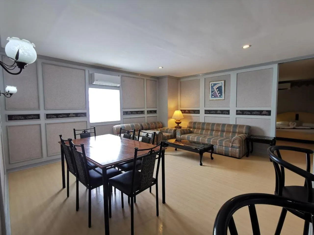 Living room in Holiday Plaza Hotel - Cebu