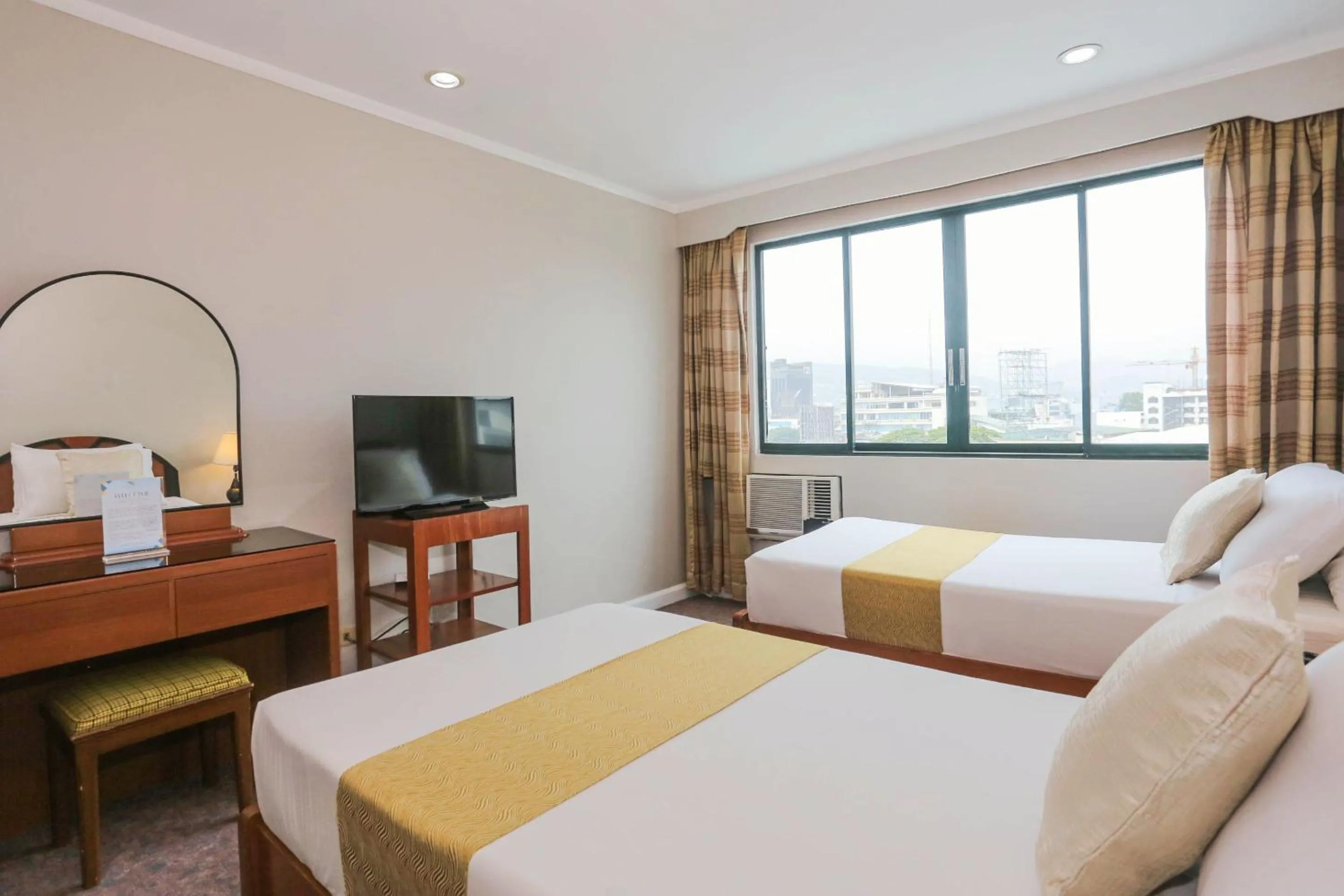 Bedroom, Bed in Holiday Plaza Hotel - Cebu