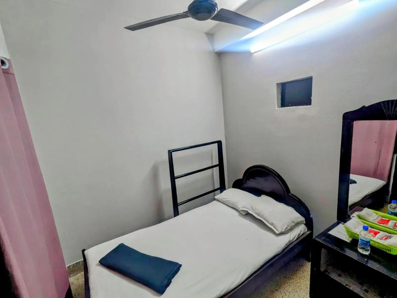 Bed in Hotel Hoque Tower International