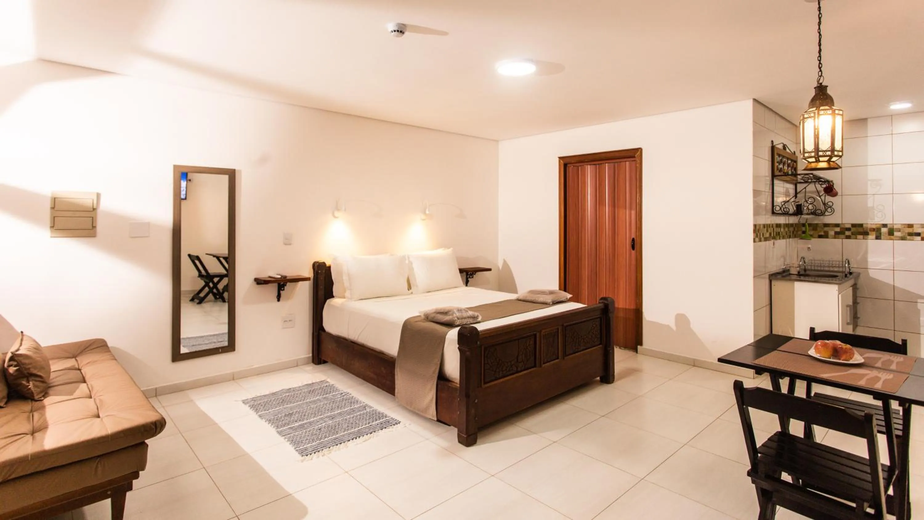 Photo of the whole room, Bed in Hotel Chalet Monet - Granja Vianna