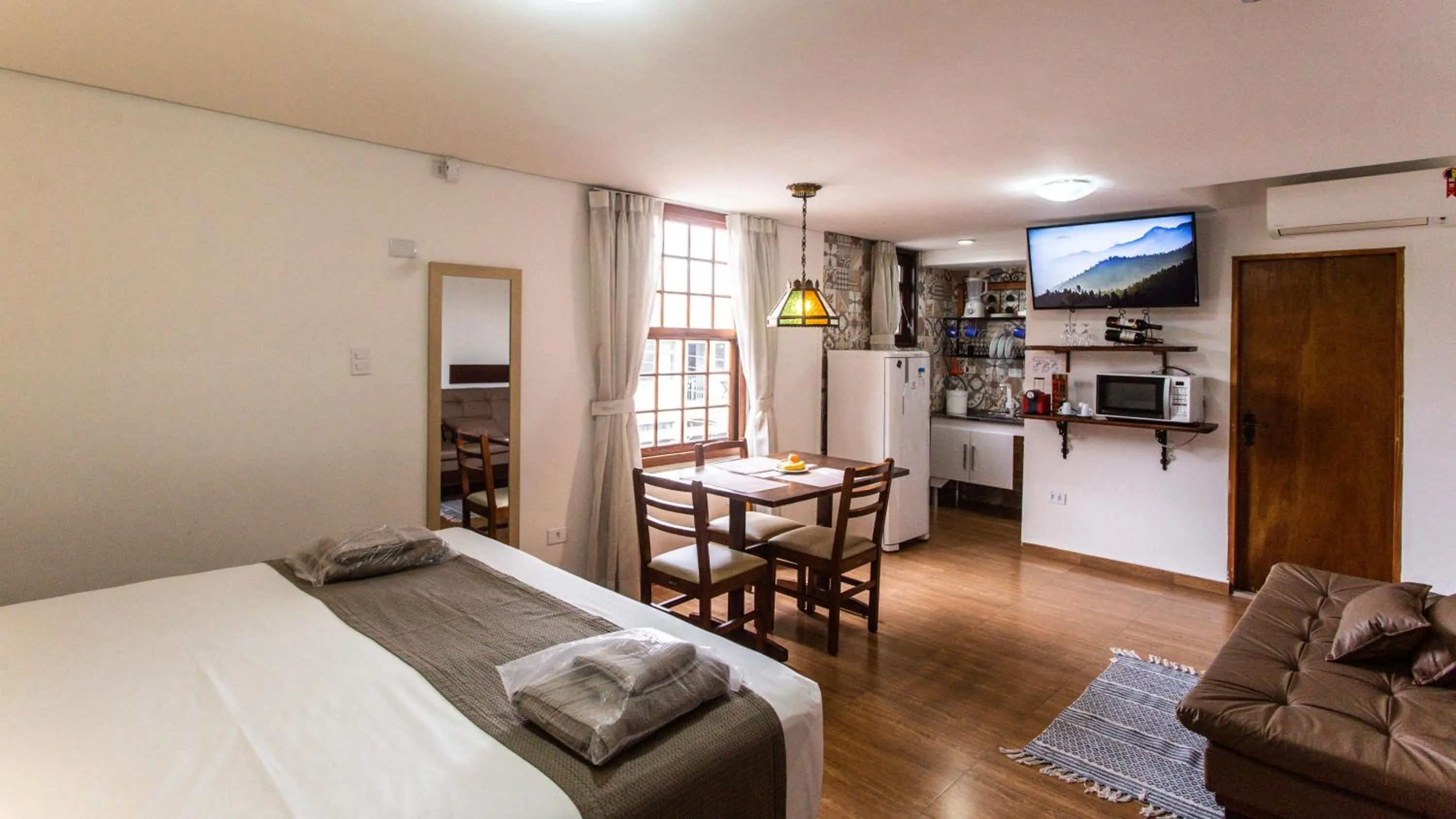 Photo of the whole room, Bed in Hotel Chalet Monet - Granja Vianna