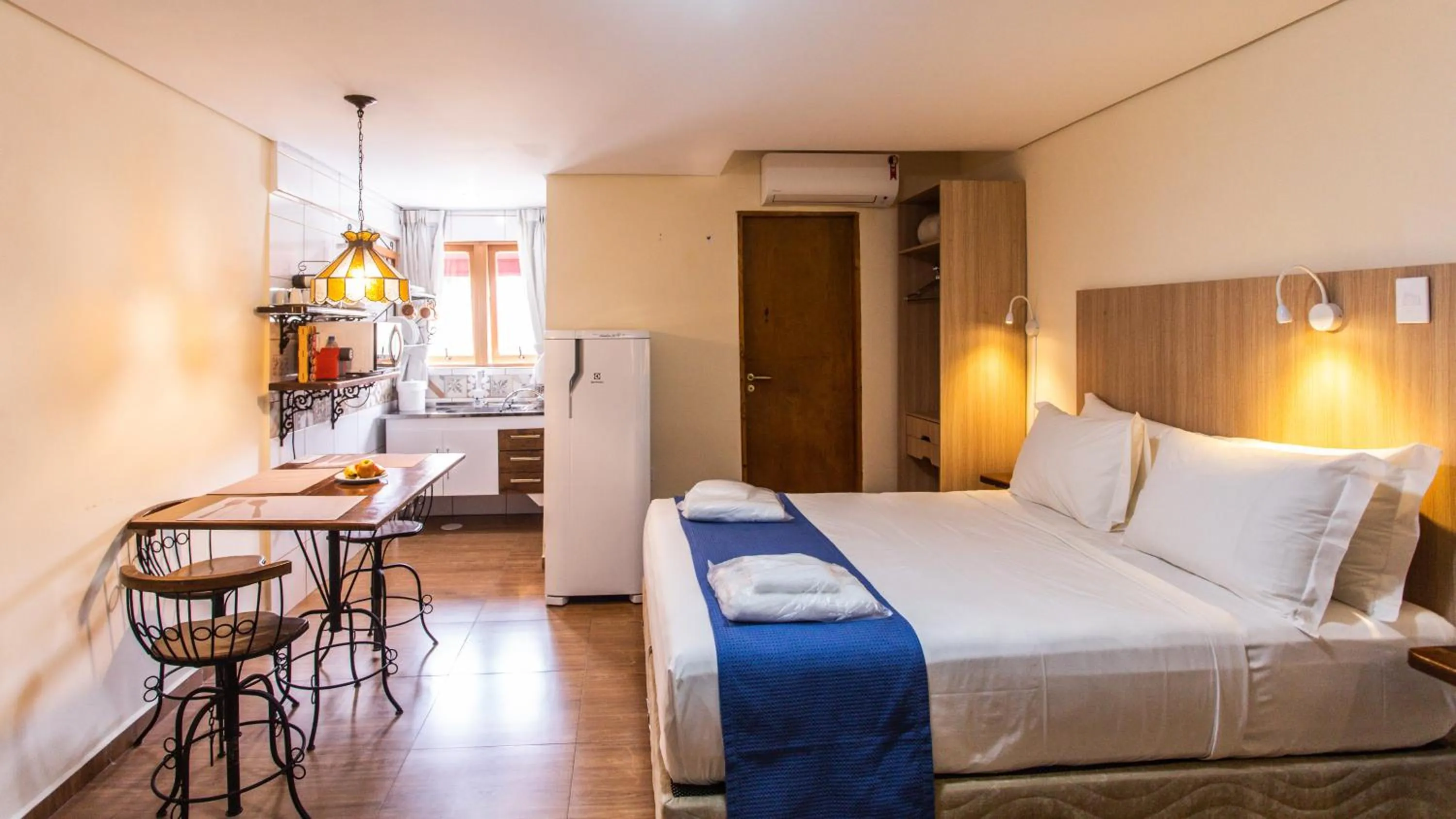 Photo of the whole room, Bed in Hotel Chalet Monet - Granja Vianna