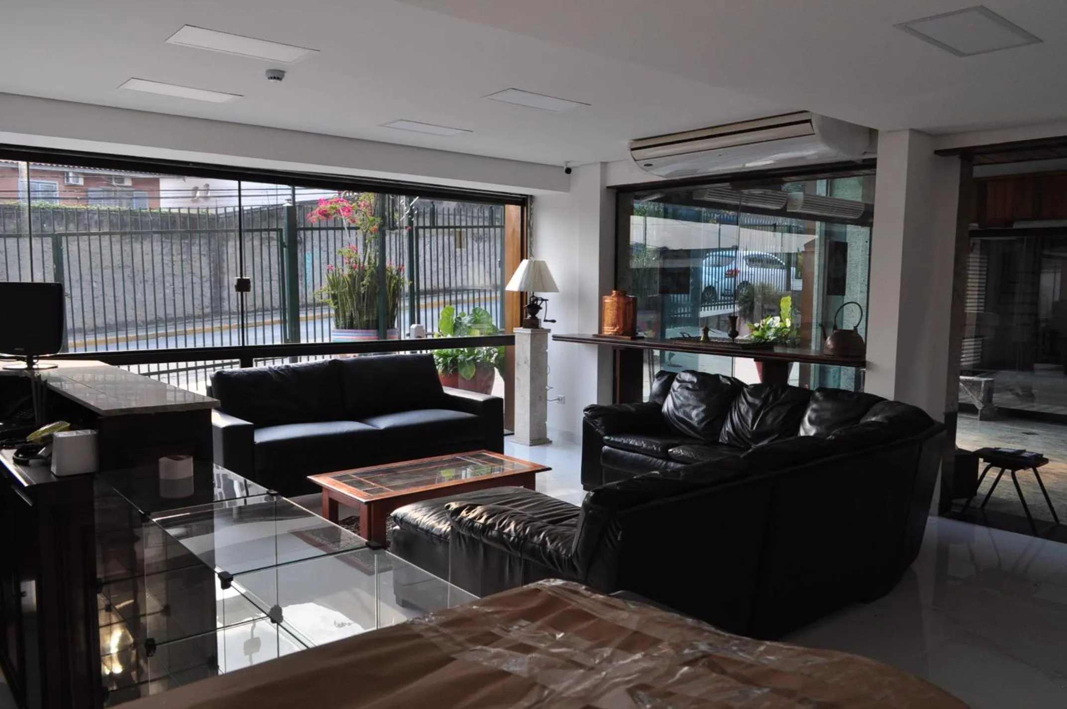 Lobby or reception in Hotel Chalet Monet - Granja Vianna