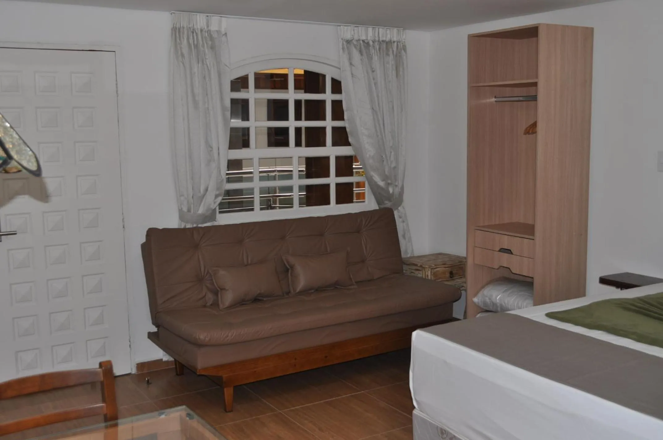 Seating area, Bed in Hotel Chalet Monet - Granja Vianna