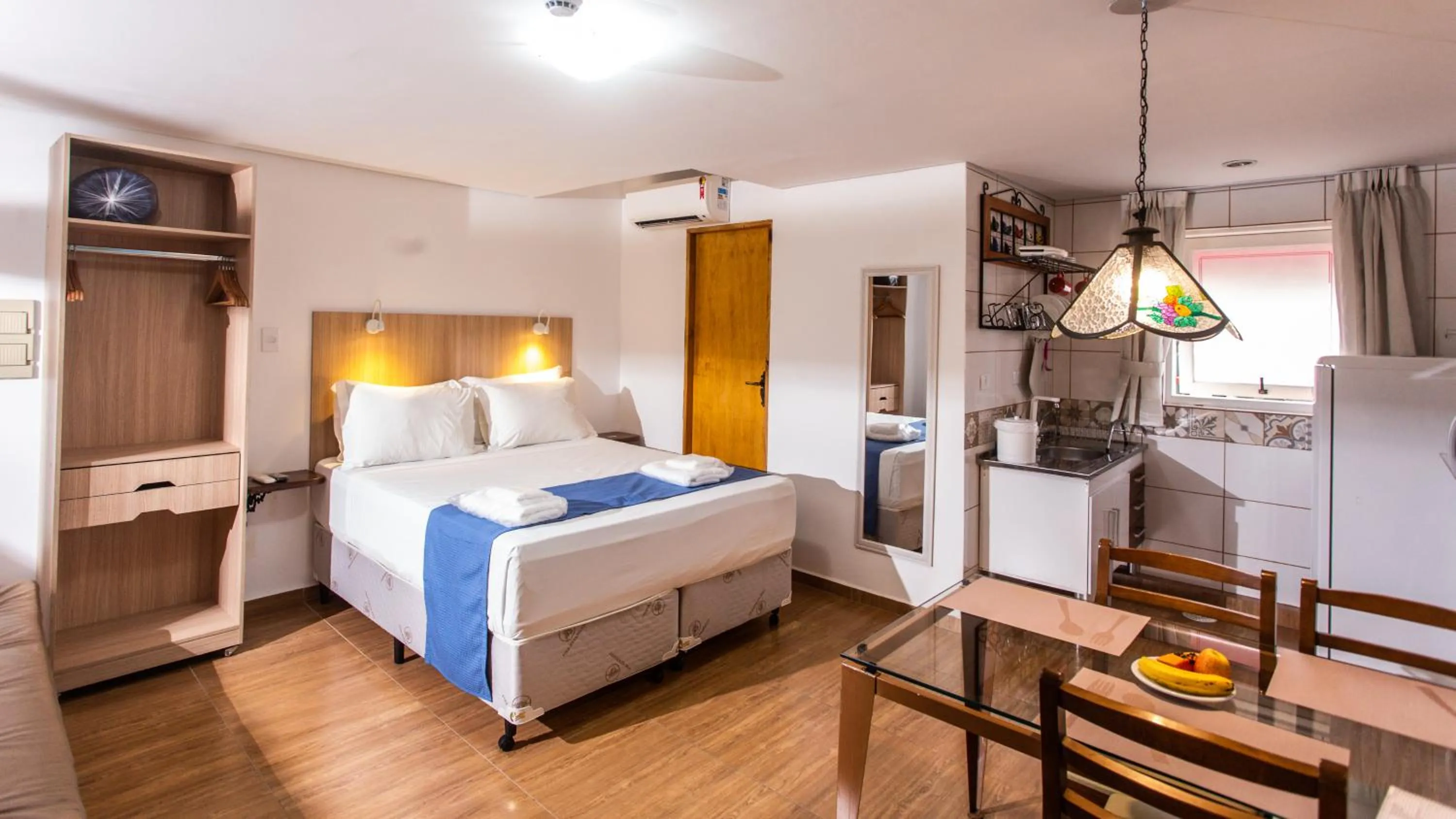 Photo of the whole room, Bed in Hotel Chalet Monet - Granja Vianna