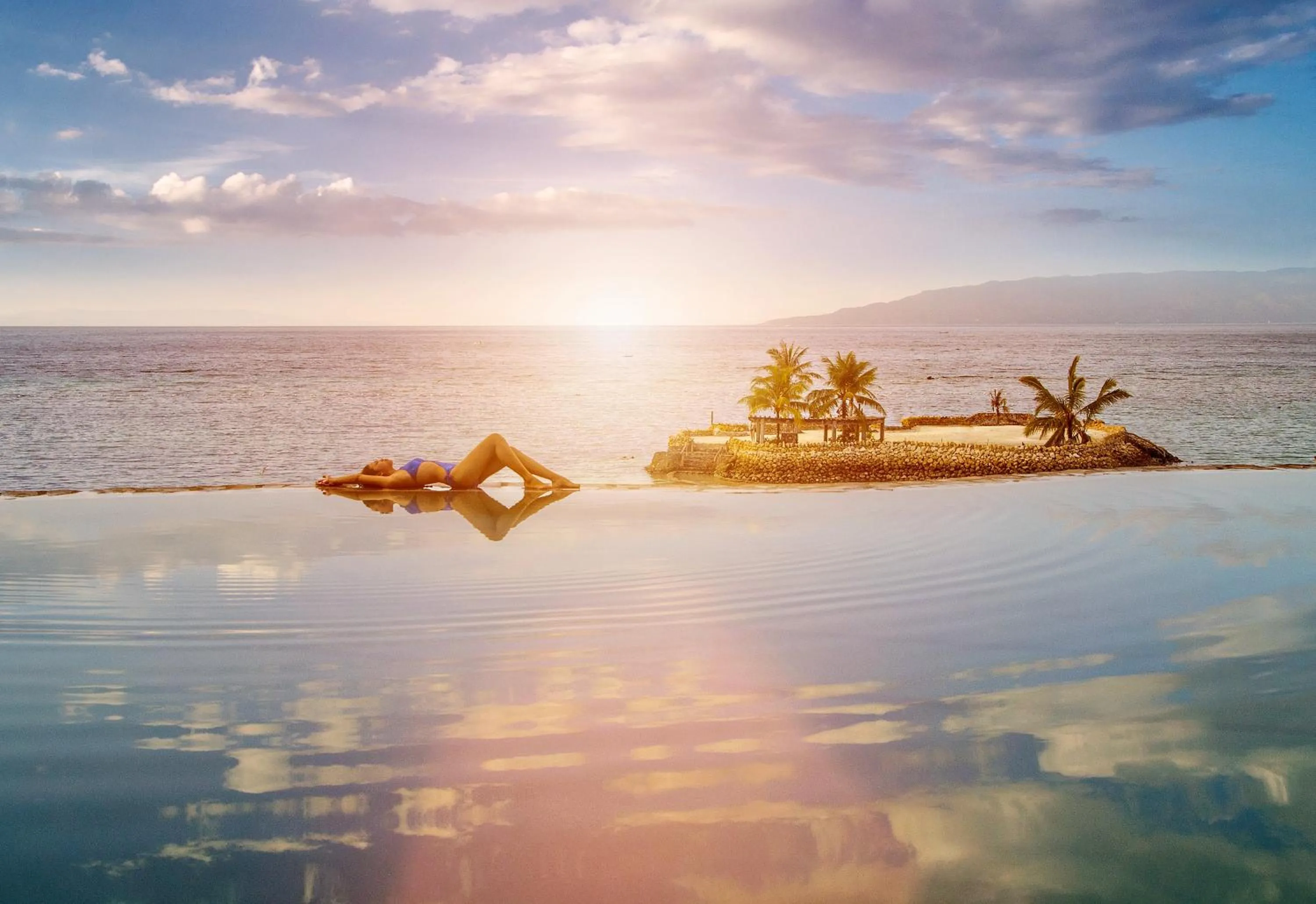 Swimming pool in Mithi Resort & Spa