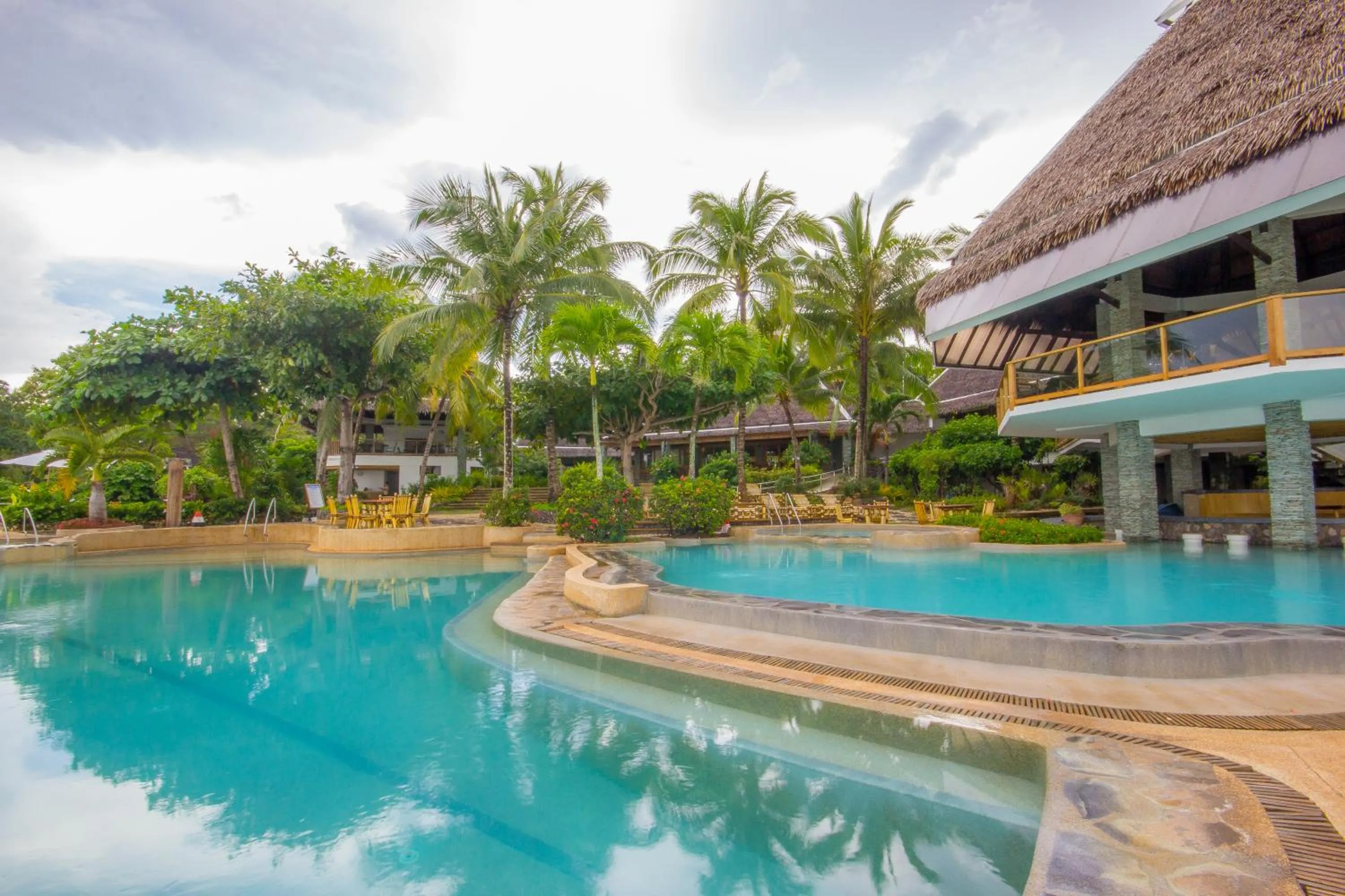 Swimming pool in Mithi Resort & Spa