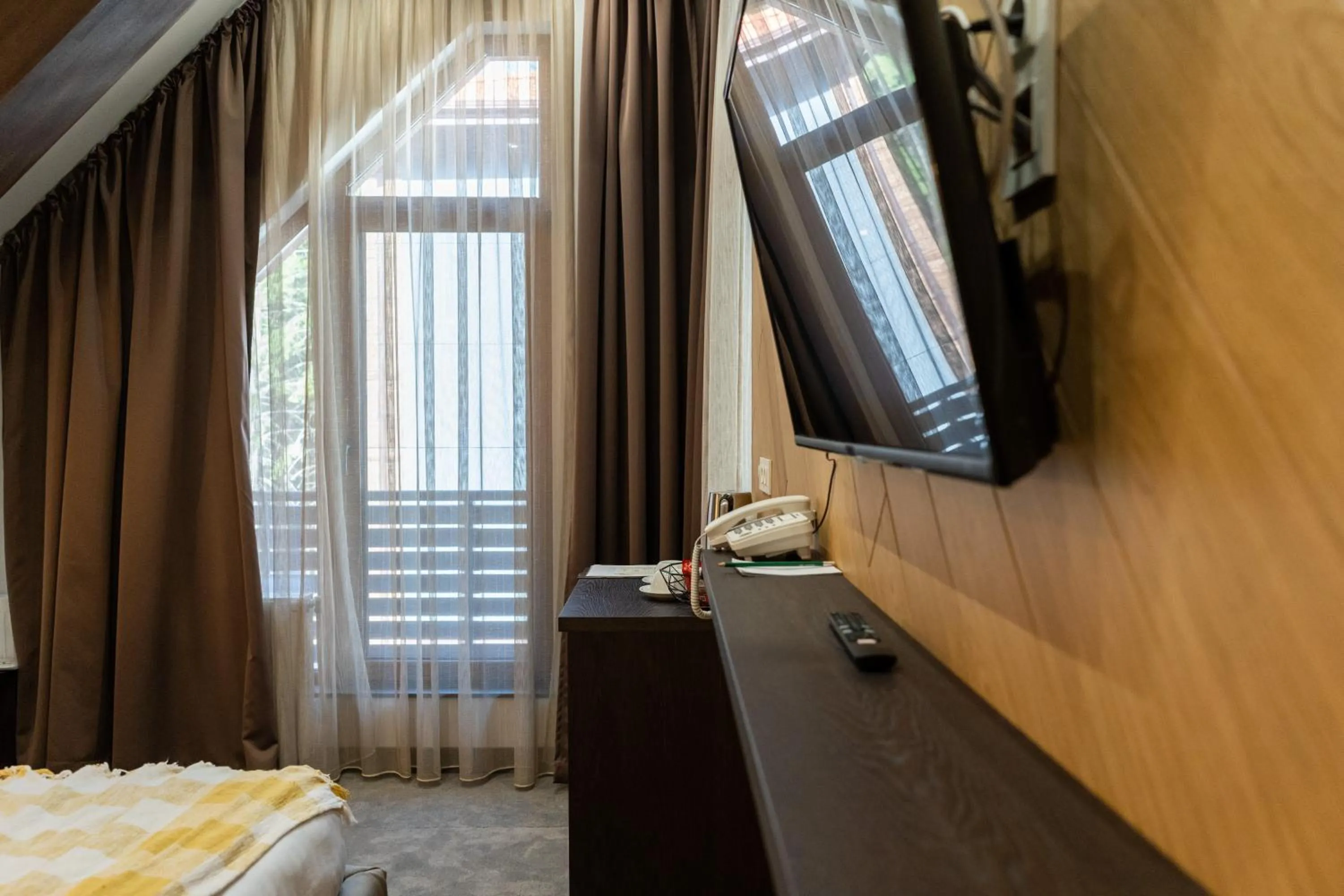 Bed in 103 Alpine Hotel