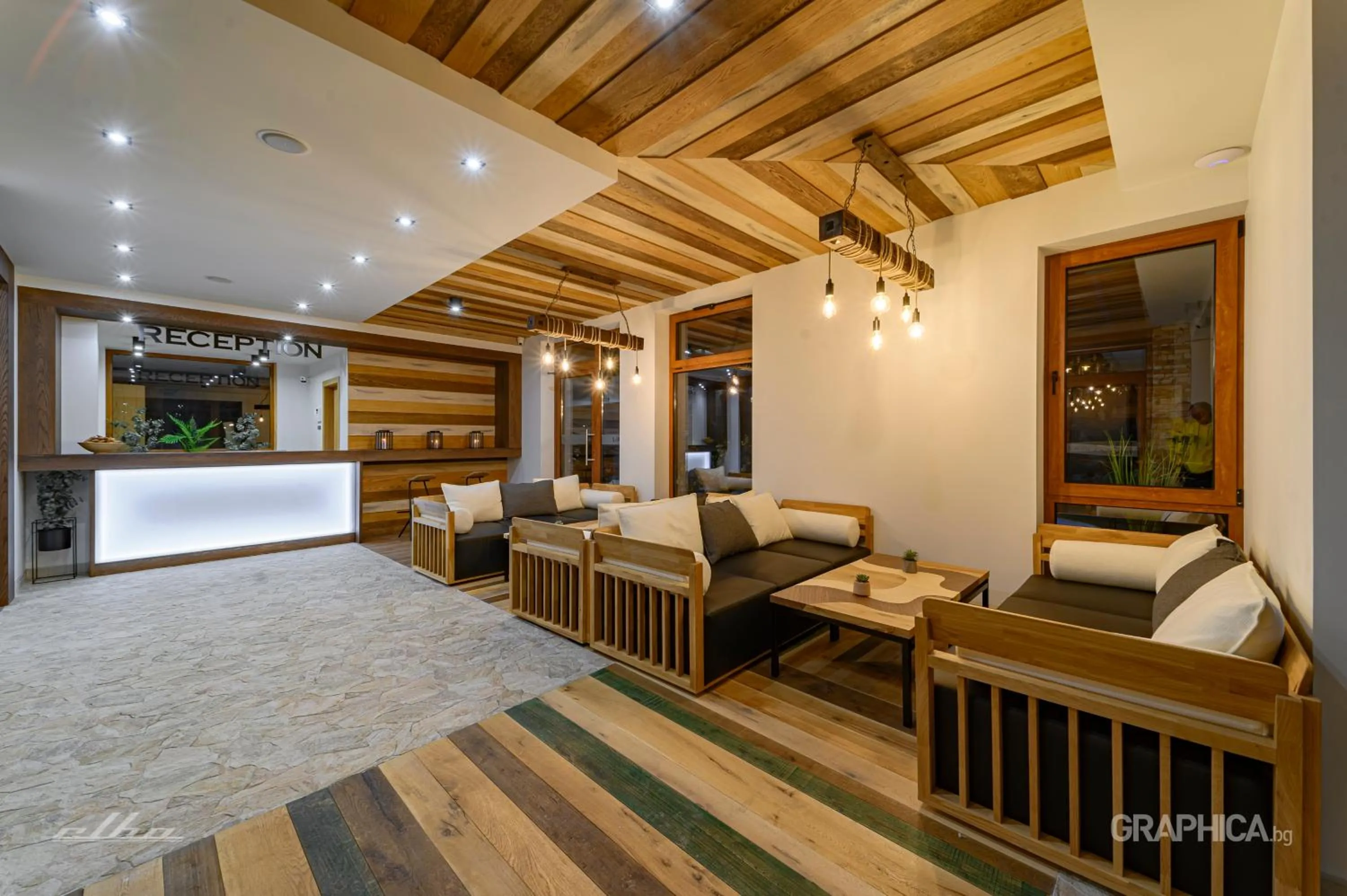 Restaurant/places to eat in 103 Alpine Hotel