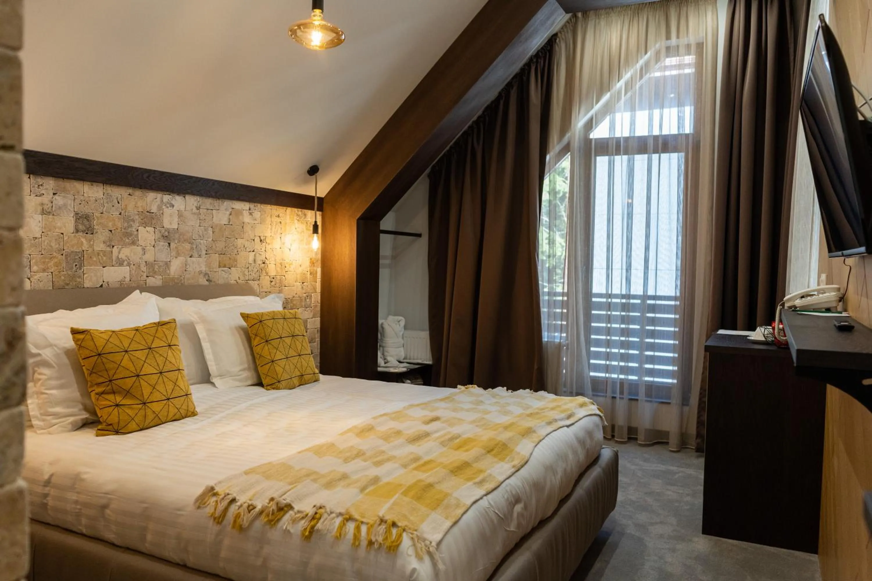 Bed in 103 Alpine Hotel