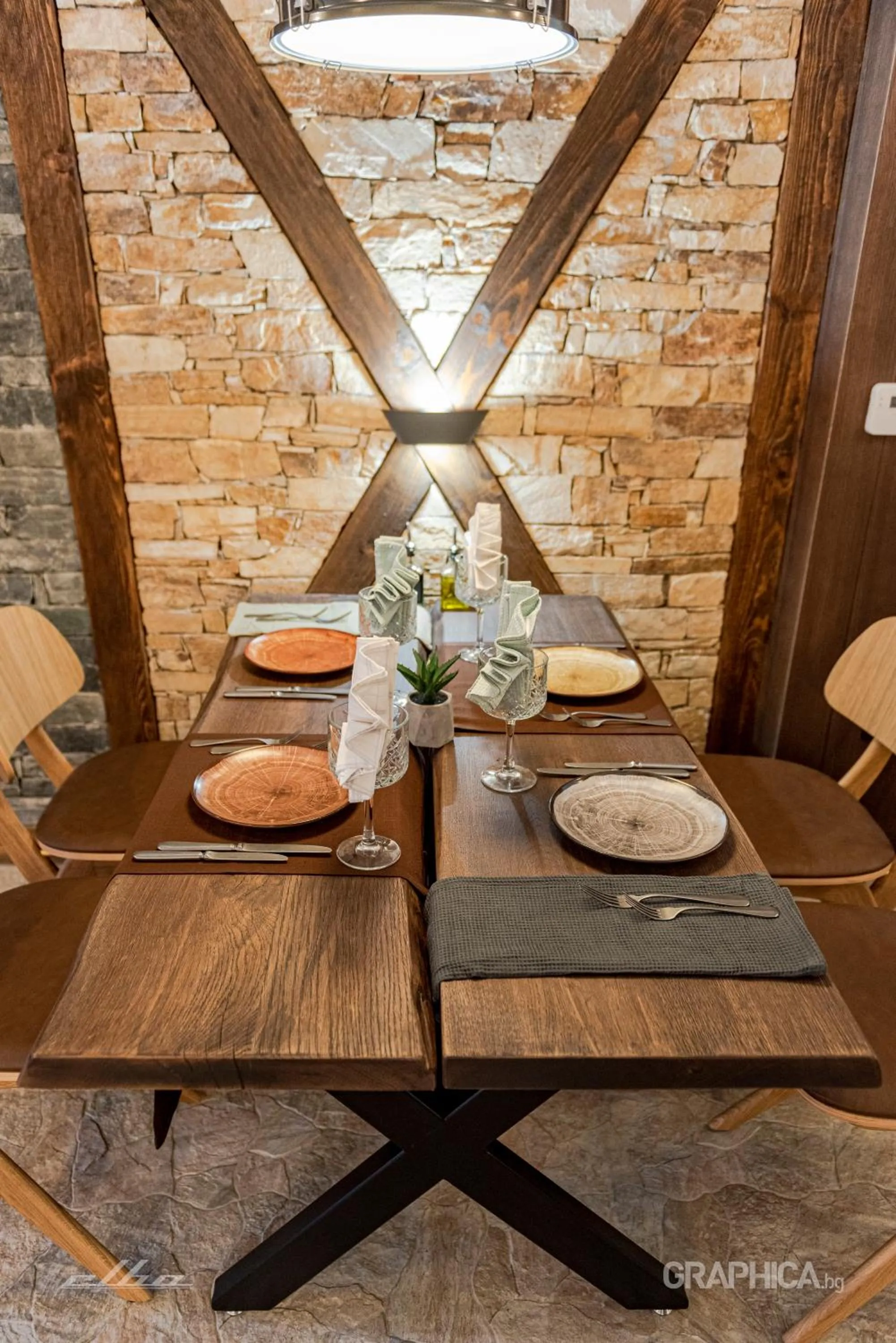 Food and drinks in 103 Alpine Hotel