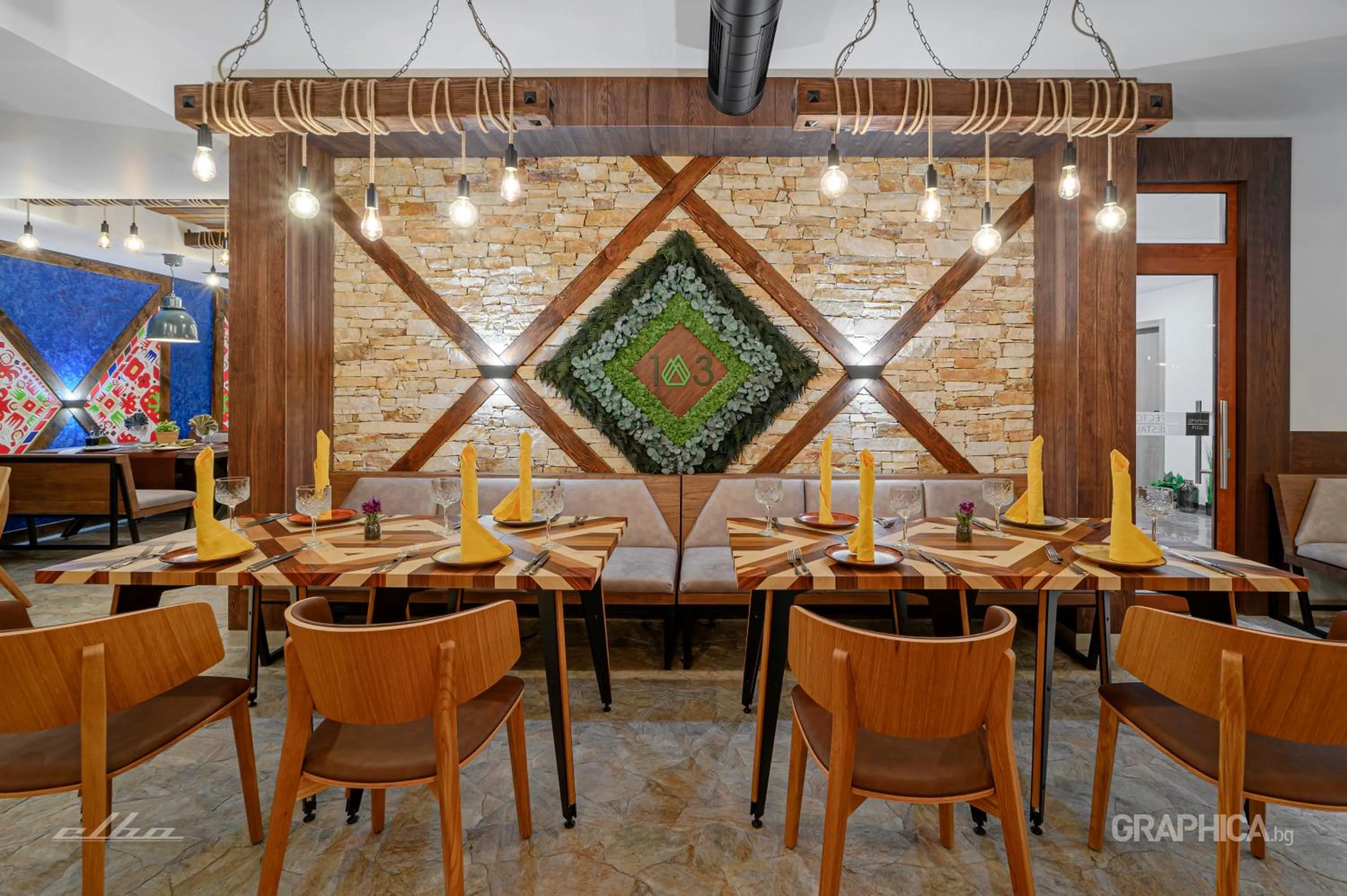 Restaurant/places to eat in 103 Alpine Hotel