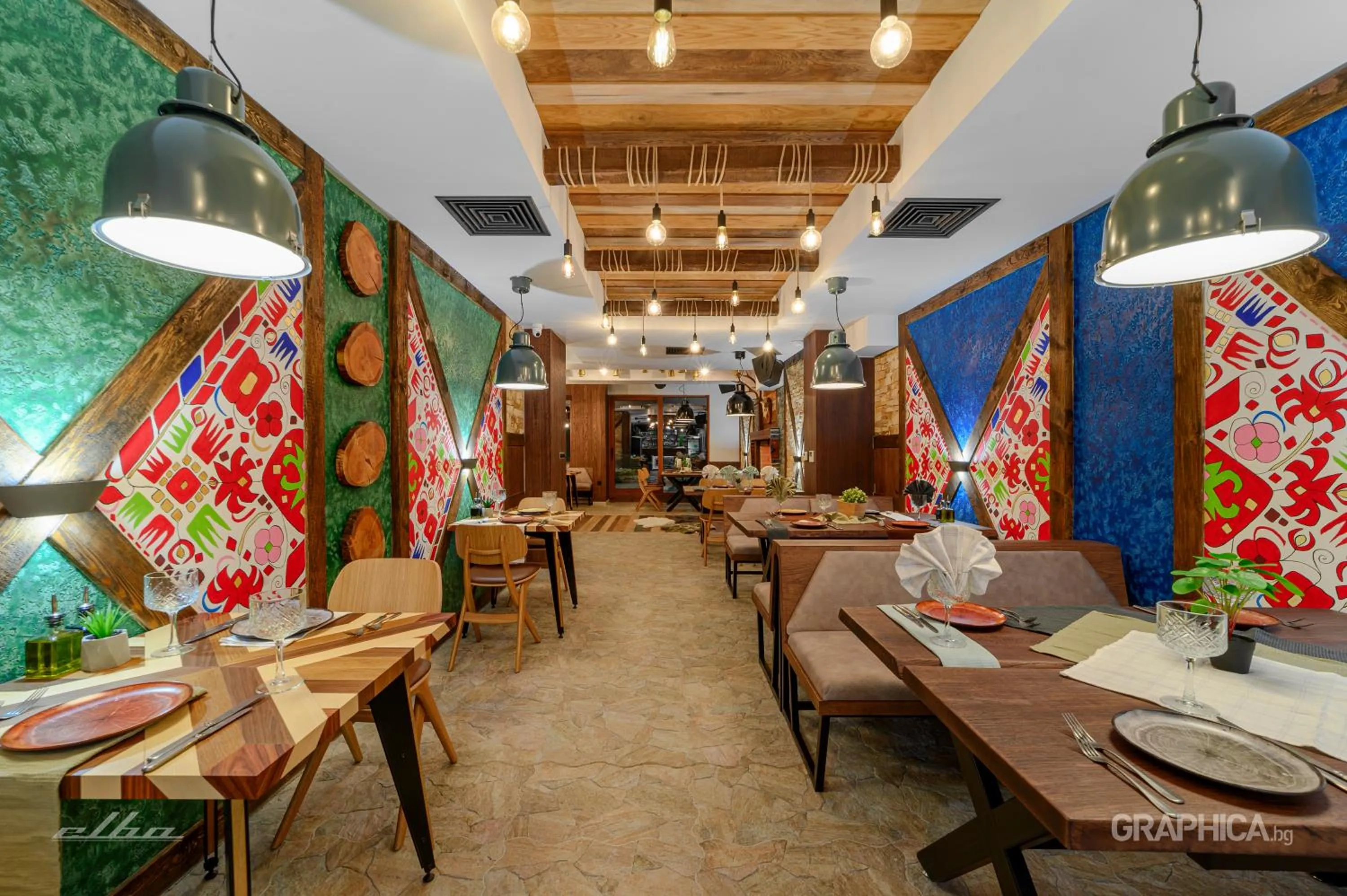 Restaurant/places to eat in 103 Alpine Hotel