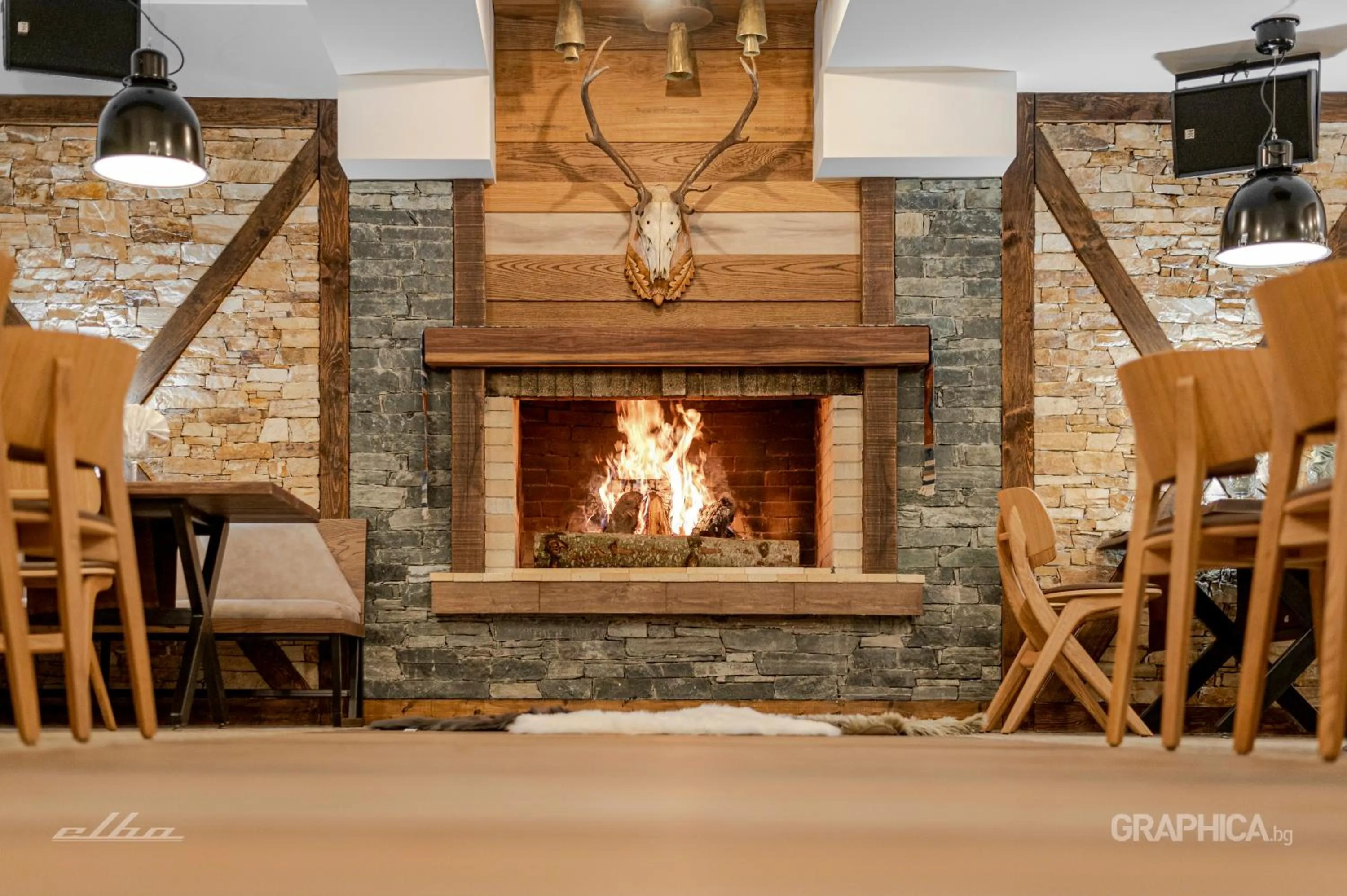 Seating area in 103 Alpine Hotel