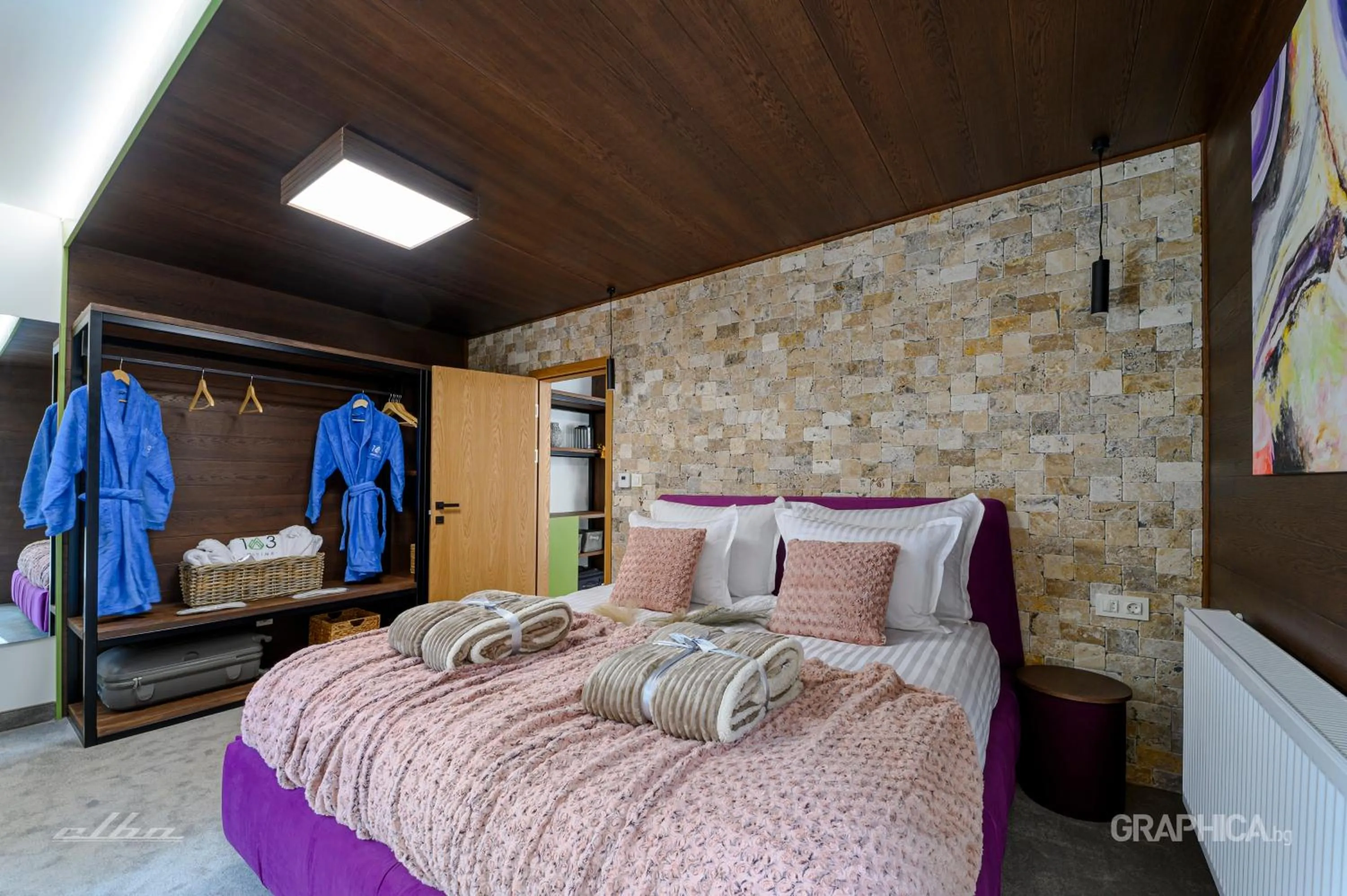 Bed in 103 Alpine Hotel