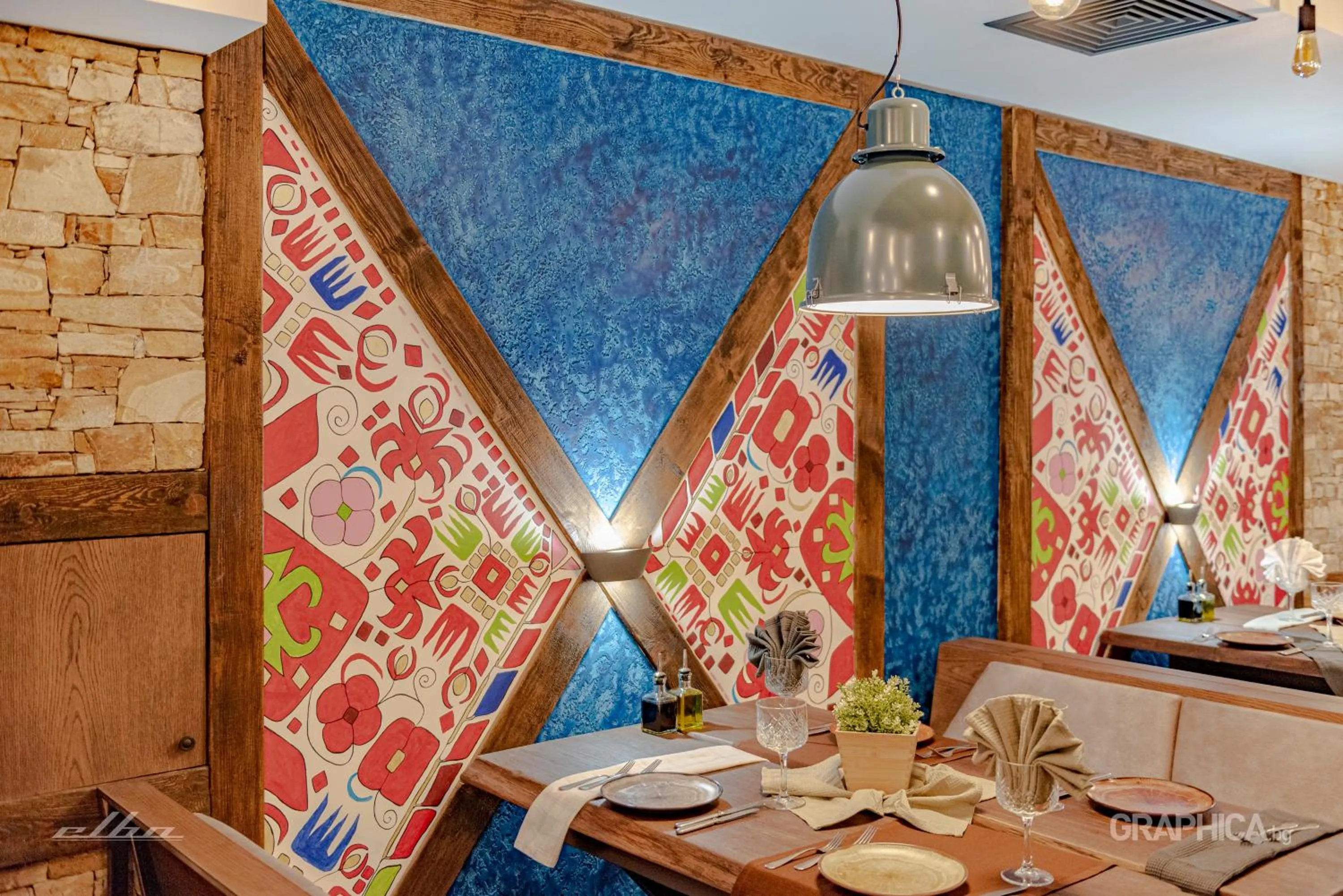 Food and drinks in 103 Alpine Hotel