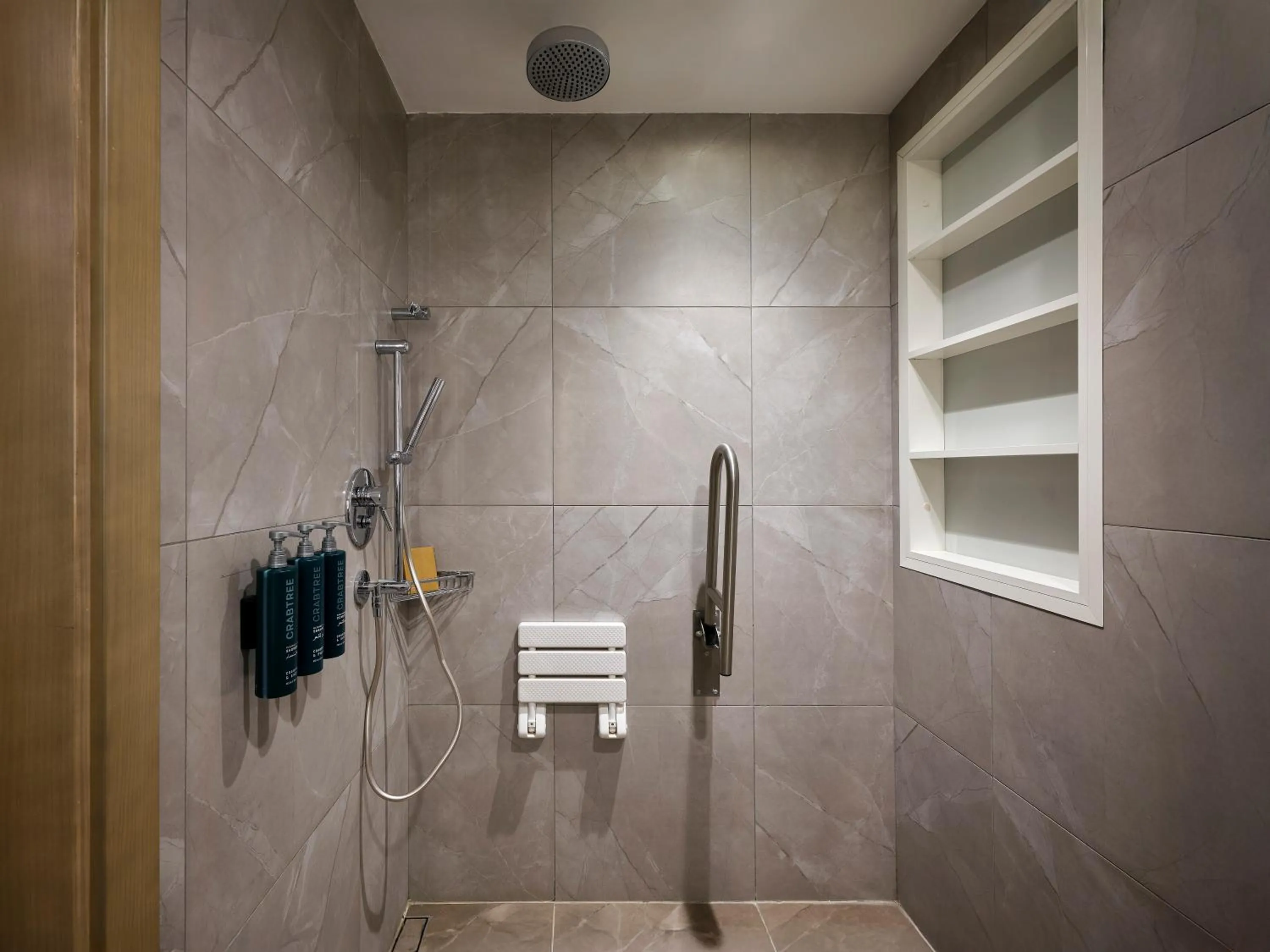 Toilet in DoubleTree by Hilton Makkah Aziziyah