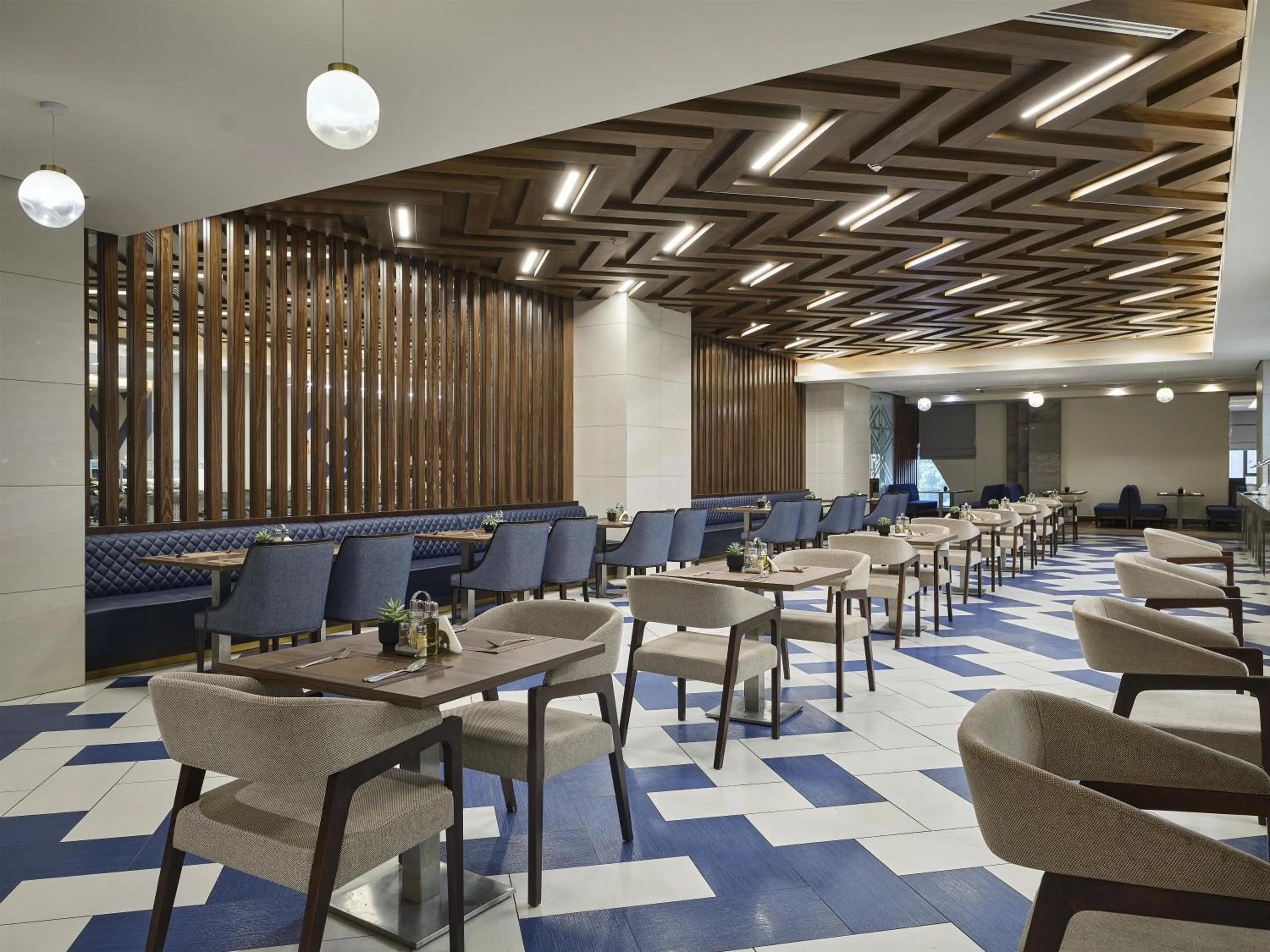 Restaurant/places to eat in DoubleTree by Hilton Makkah Aziziyah