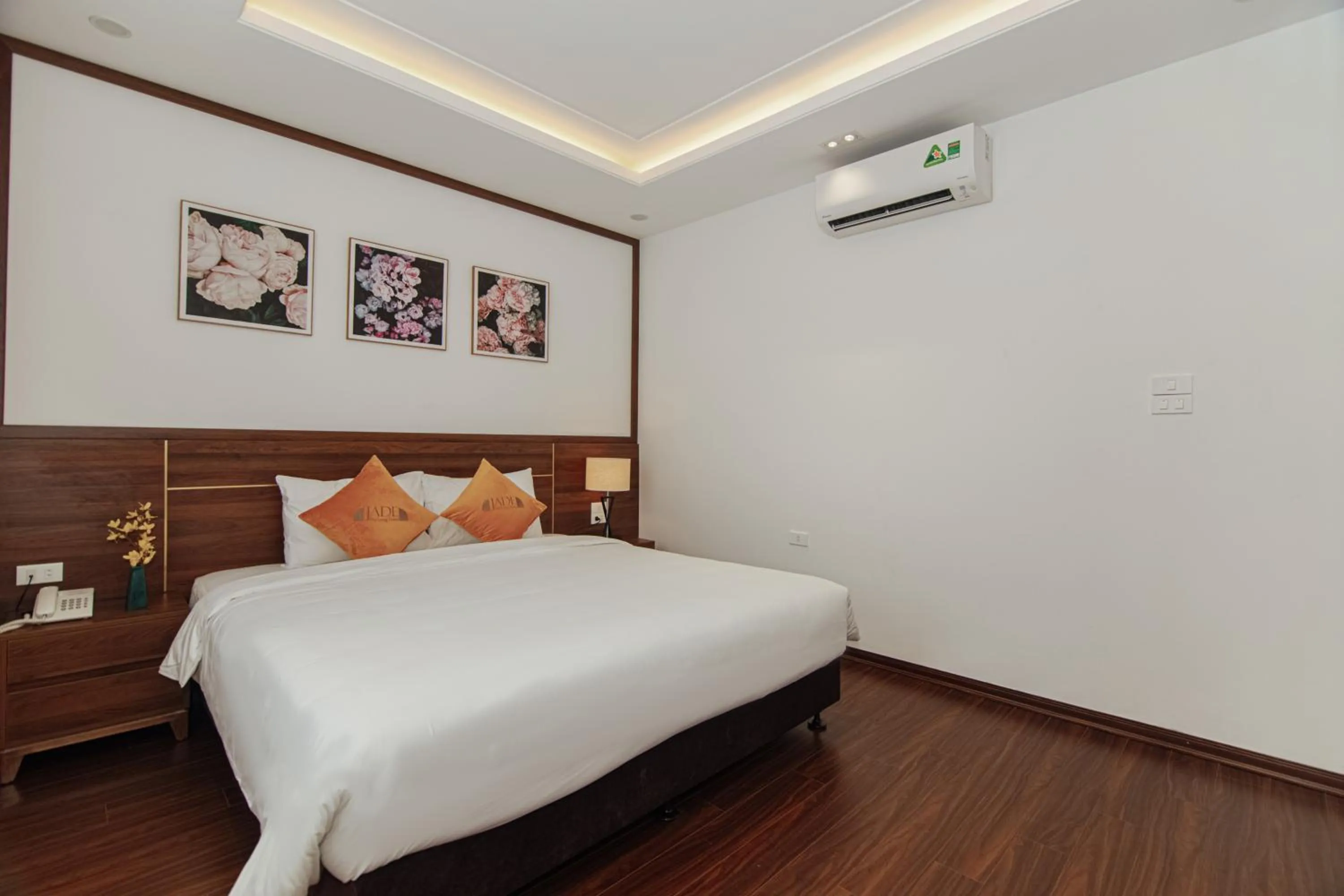 Bed in Jade Ha Long Hotel