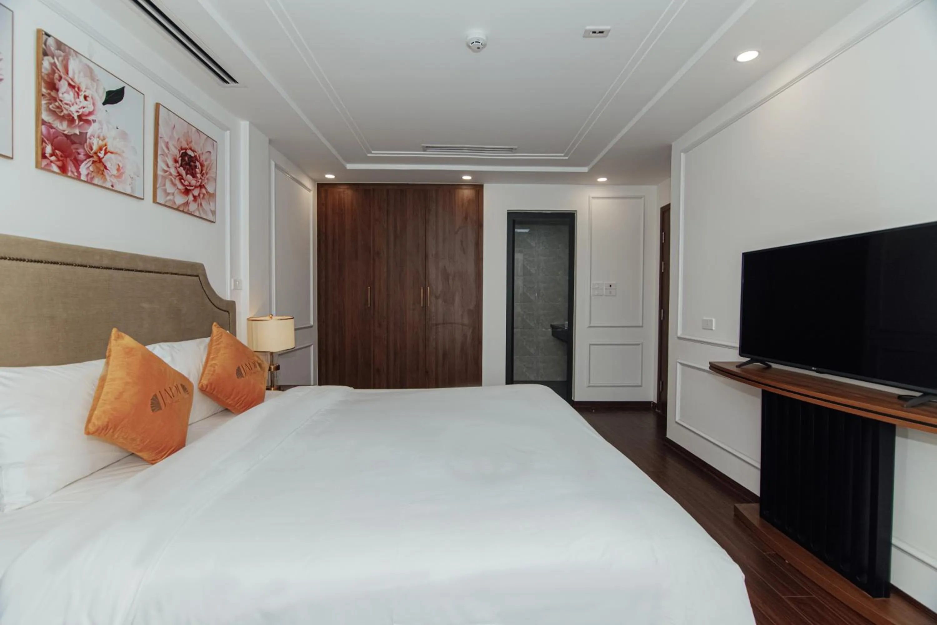 Bed in Jade Ha Long Hotel