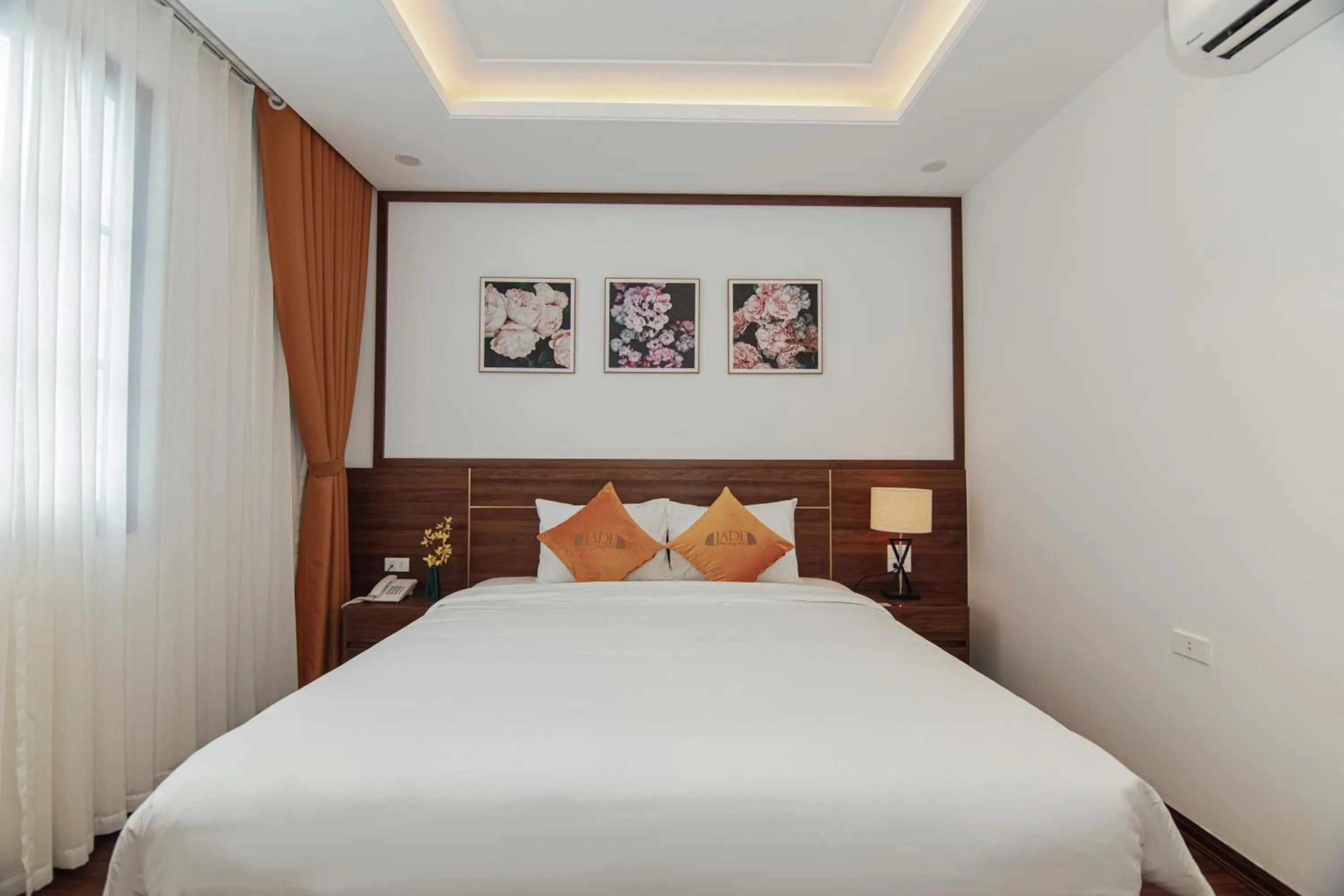 Bed in Jade Ha Long Hotel