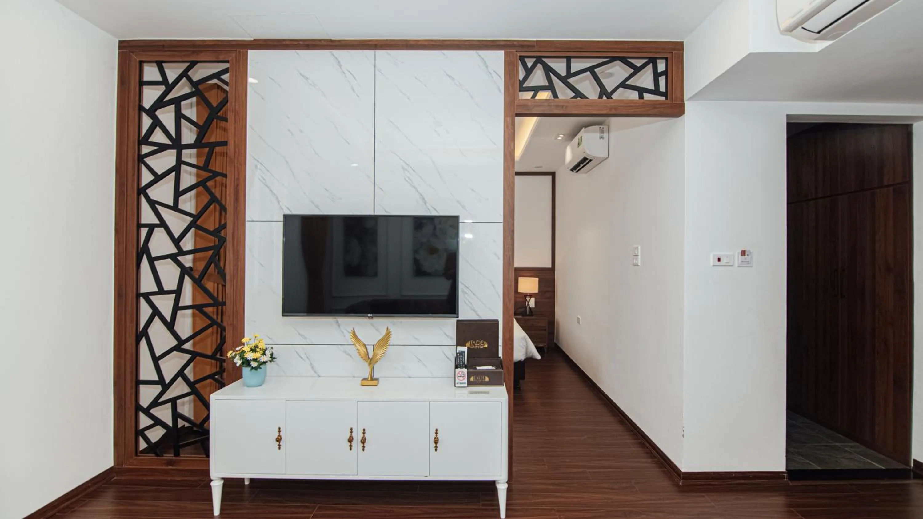 TV and multimedia in Jade Ha Long Hotel