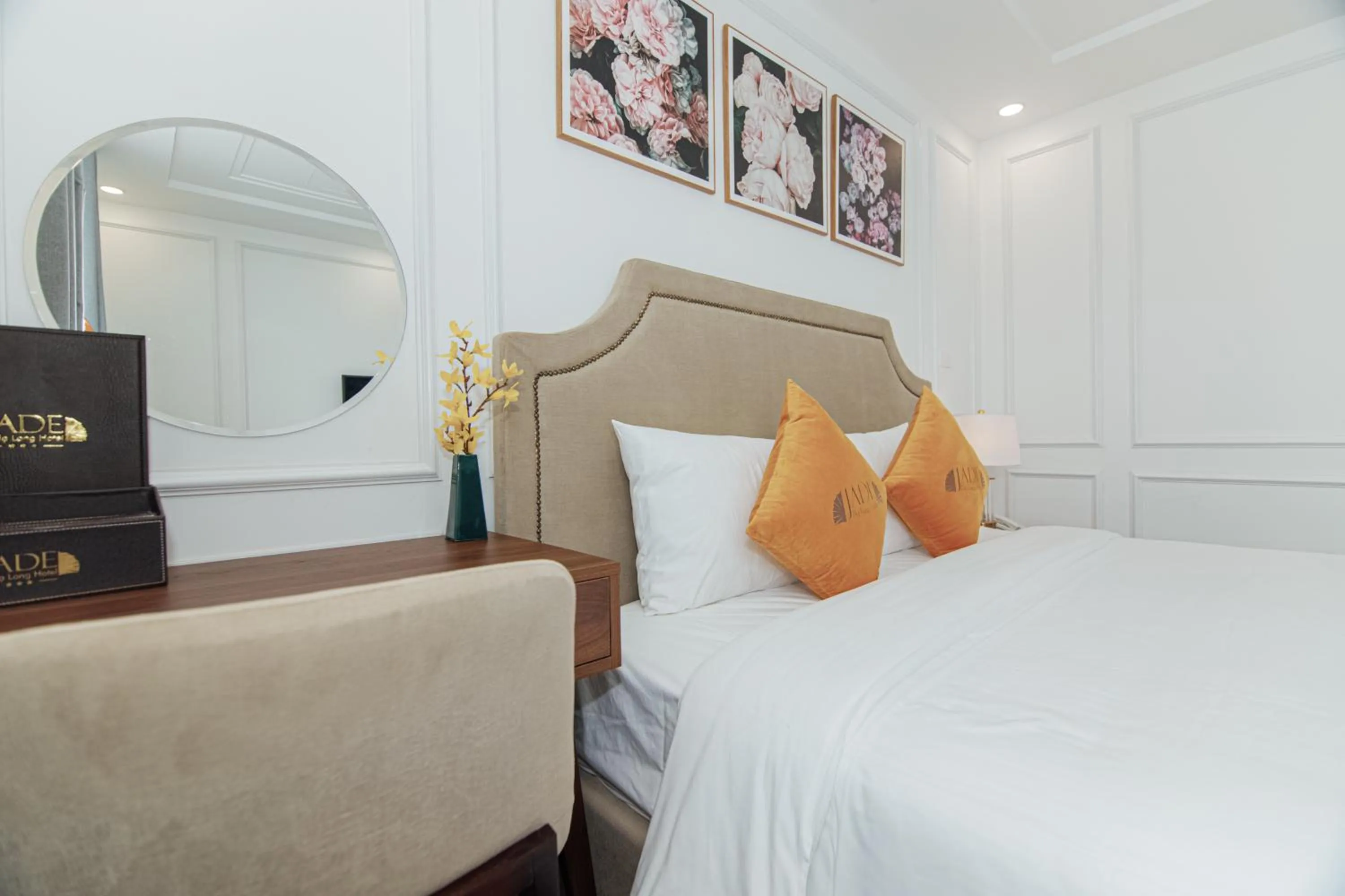 Bed in Jade Ha Long Hotel