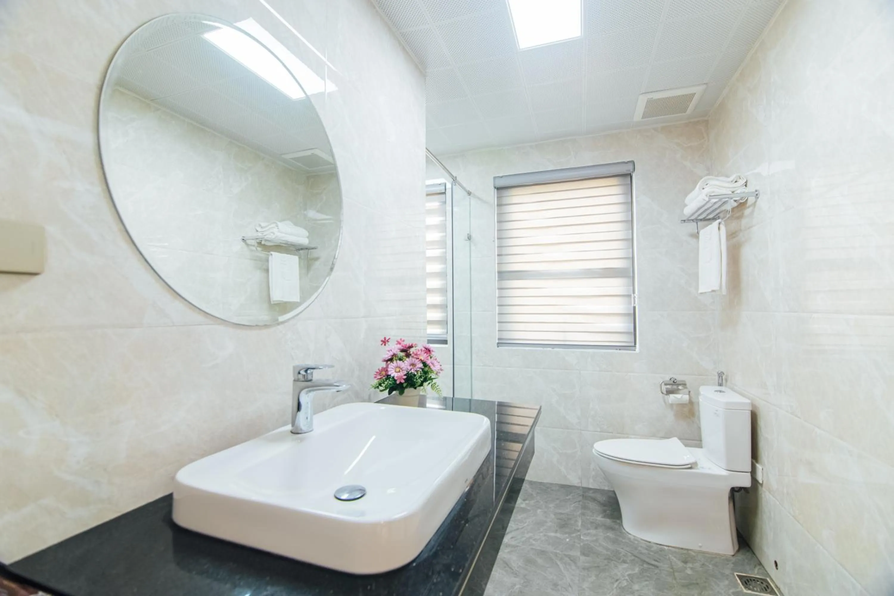 Toilet in Jade Ha Long Hotel