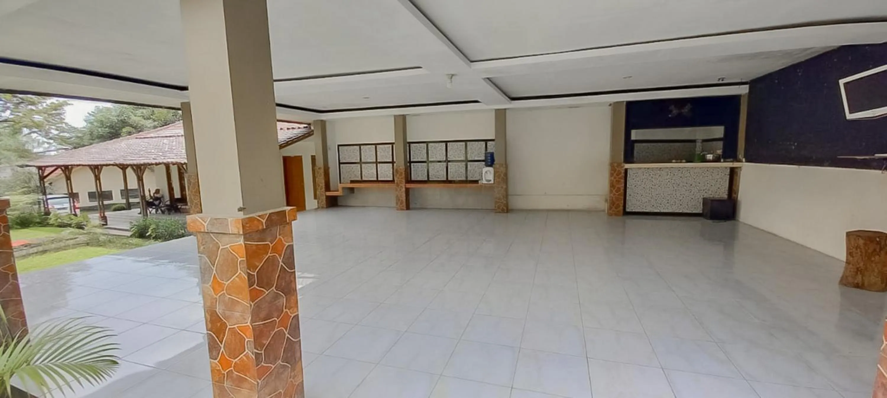 Property building in Hotel Sri Indrawati Puncak Mitra RedDoorz