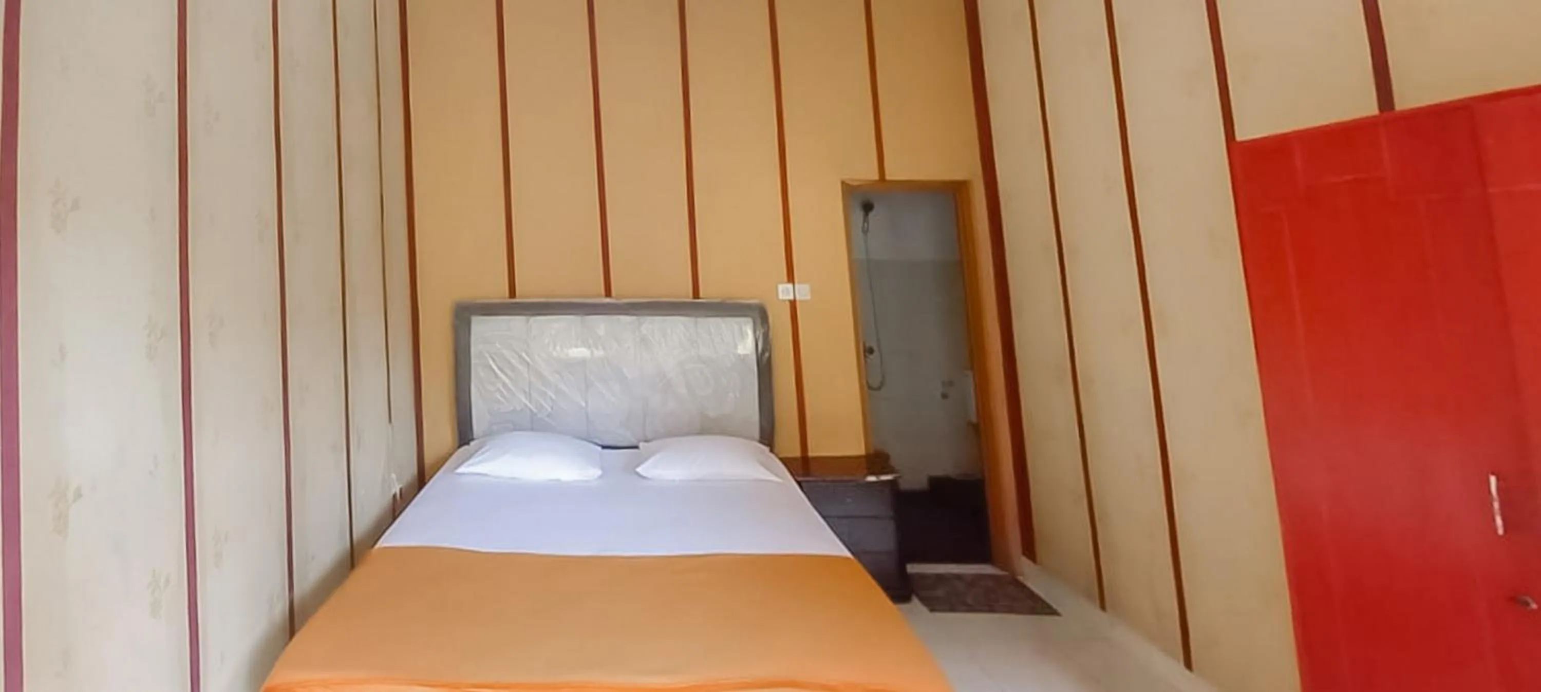 Bedroom, Bed in Hotel Sri Indrawati Puncak Mitra RedDoorz