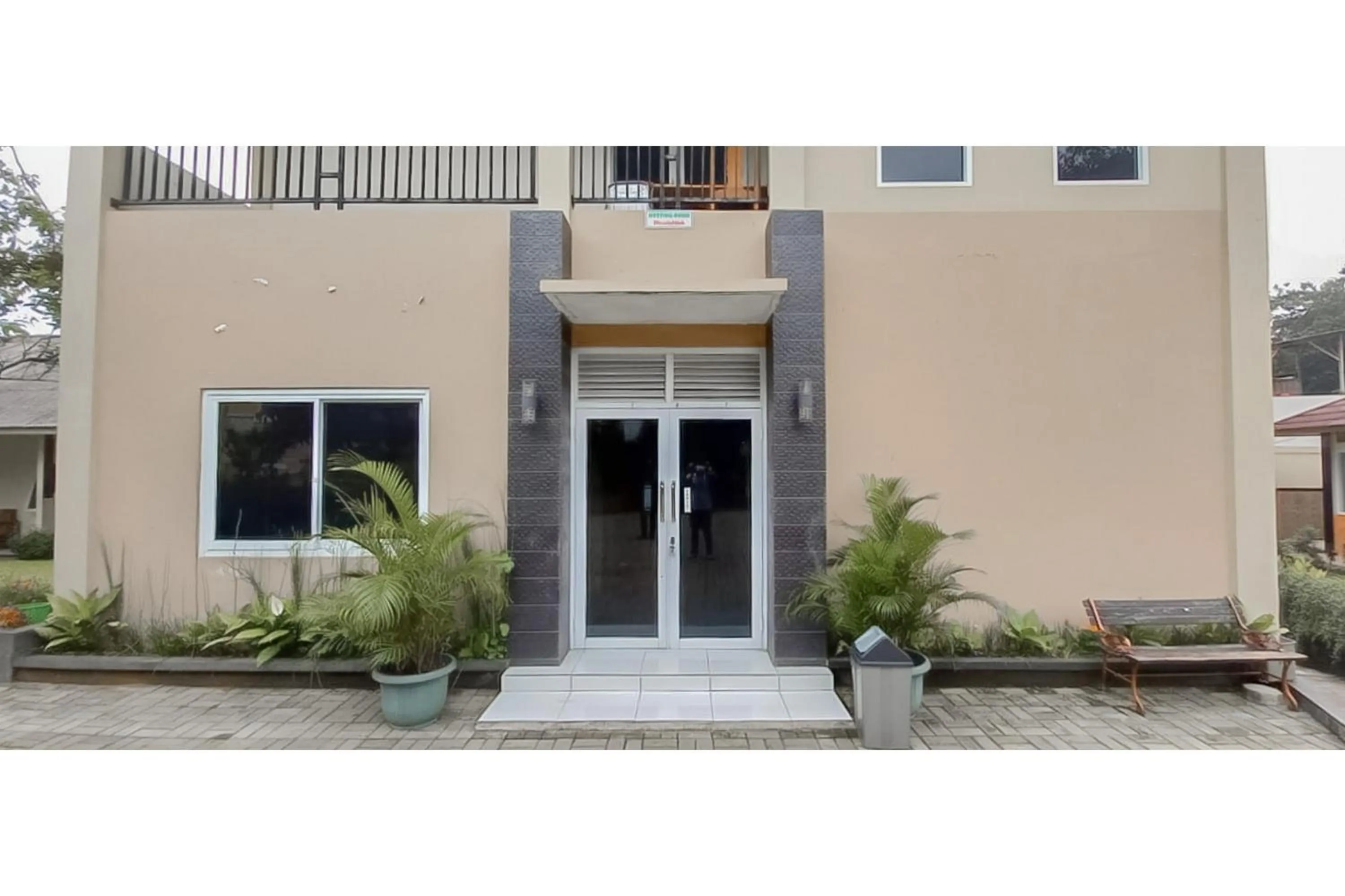 Property building in Hotel Sri Indrawati Puncak Mitra RedDoorz