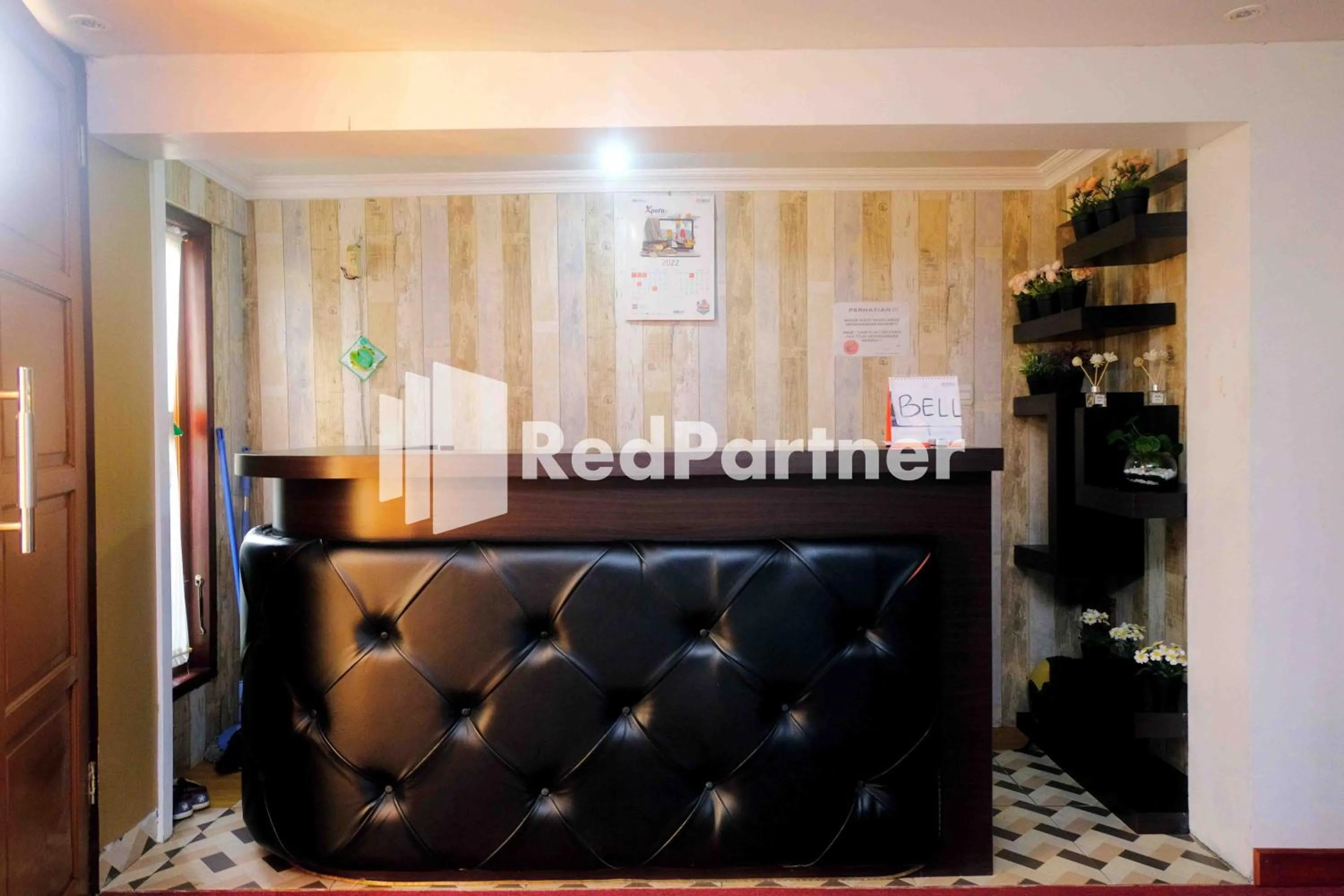 Lobby or reception in Guest House Bibong Makassar Mitra RedDoorz