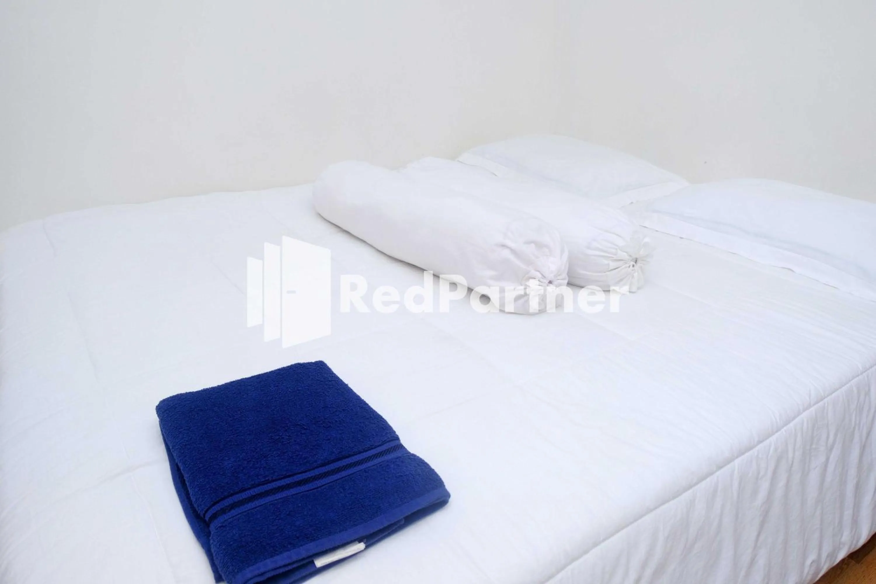 Bedroom, Bed in Guest House Bibong Makassar Mitra RedDoorz