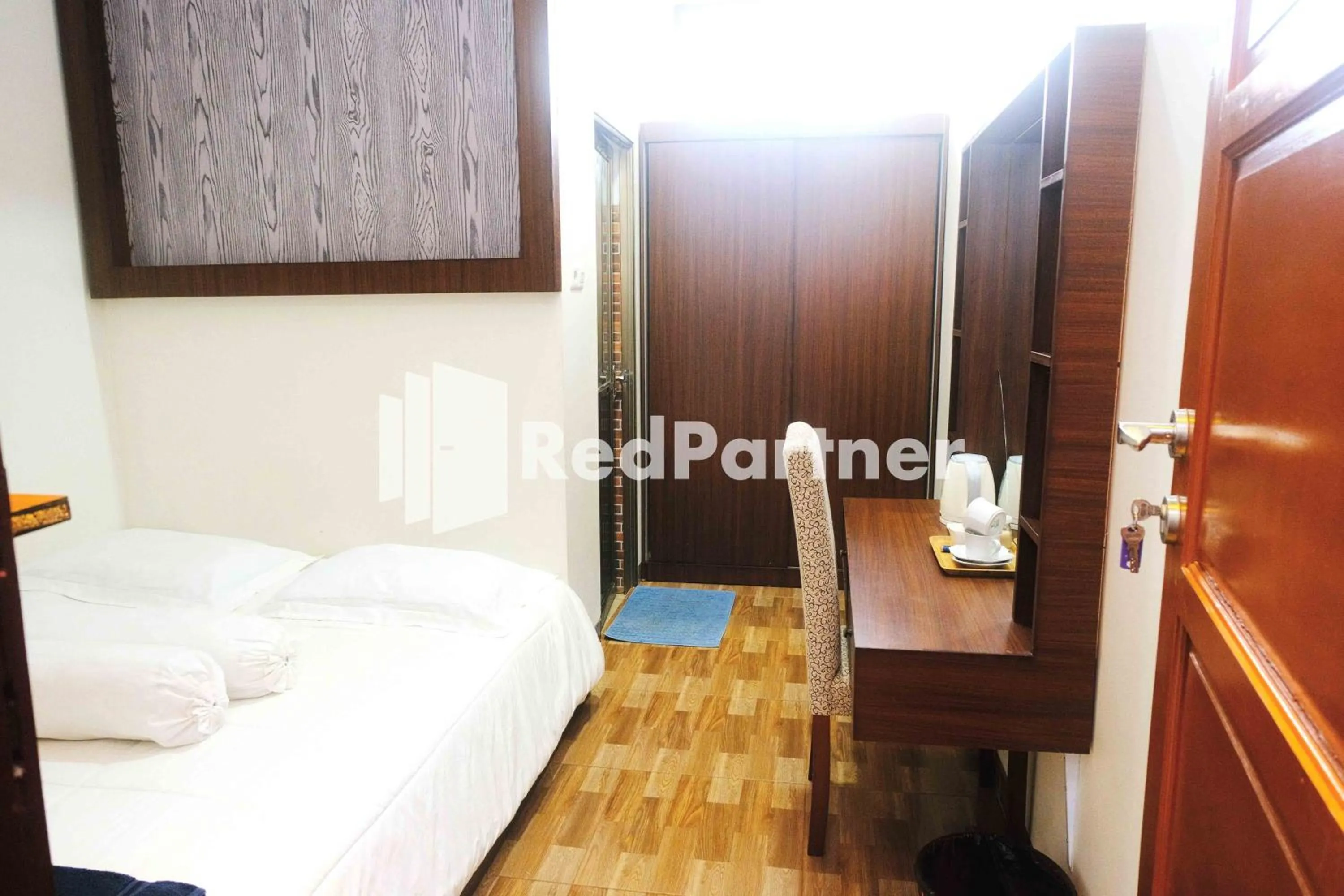 Bedroom, Bed in Guest House Bibong Makassar Mitra RedDoorz