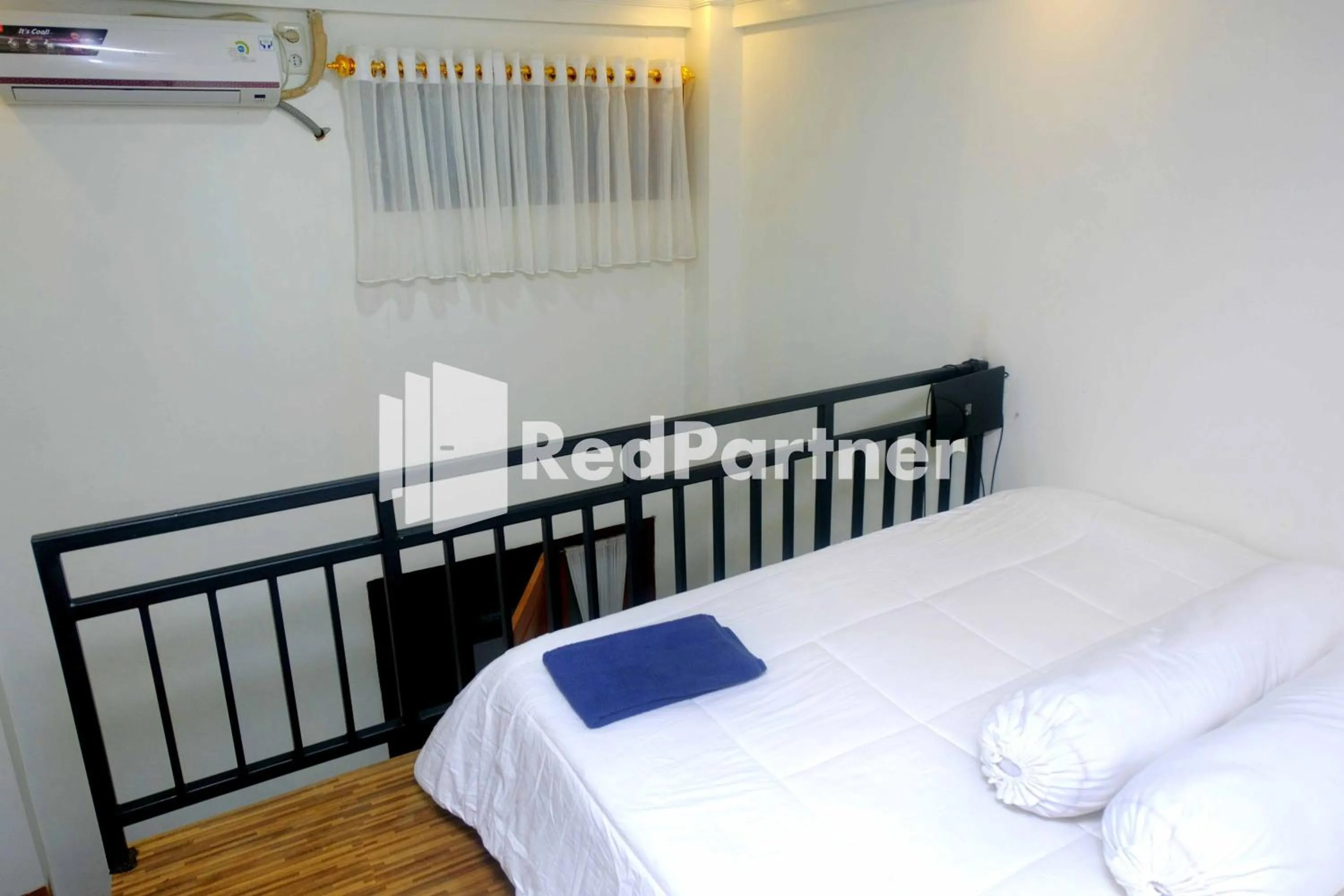 Bedroom, Bed in Guest House Bibong Makassar Mitra RedDoorz