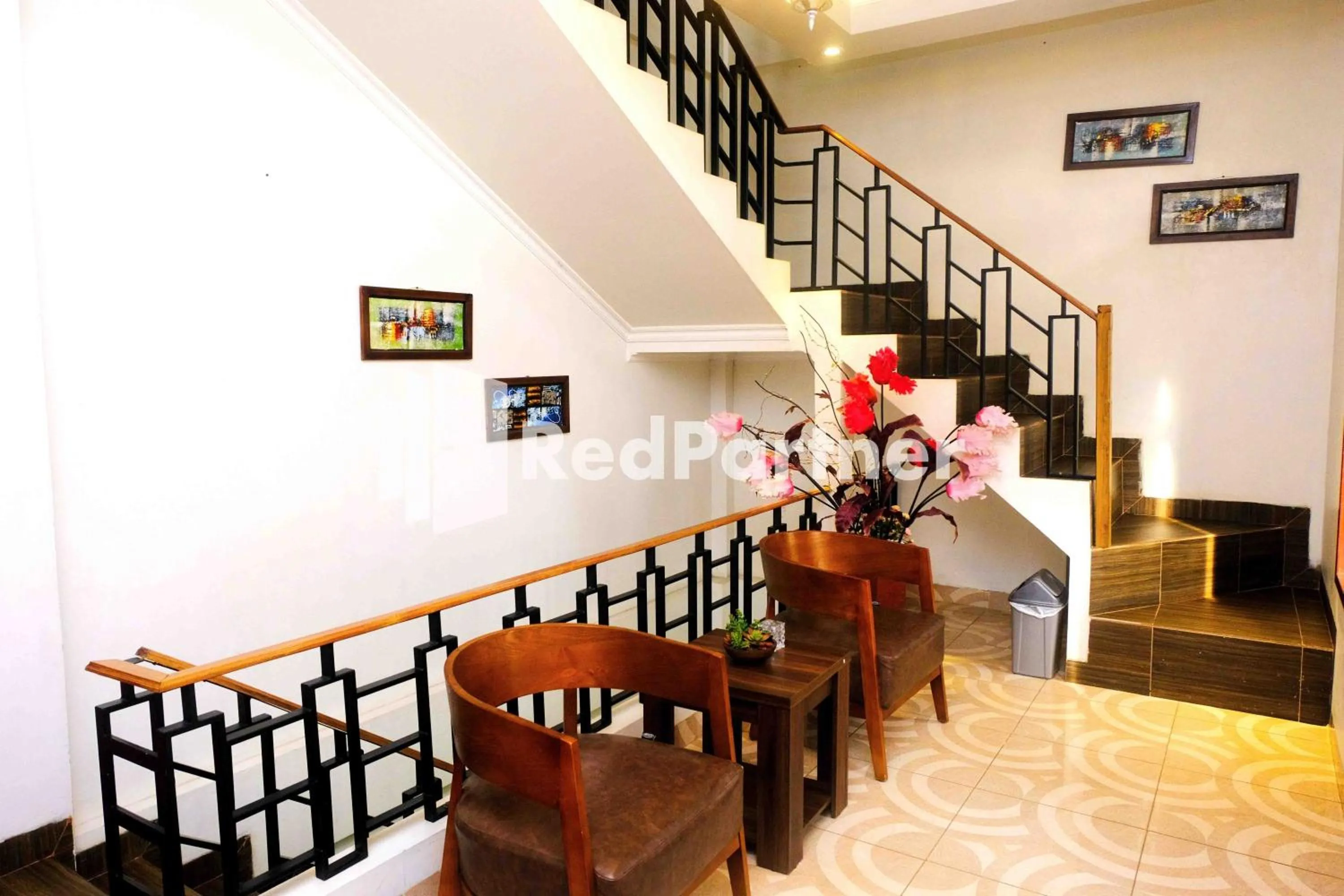Living room in Guest House Bibong Makassar Mitra RedDoorz