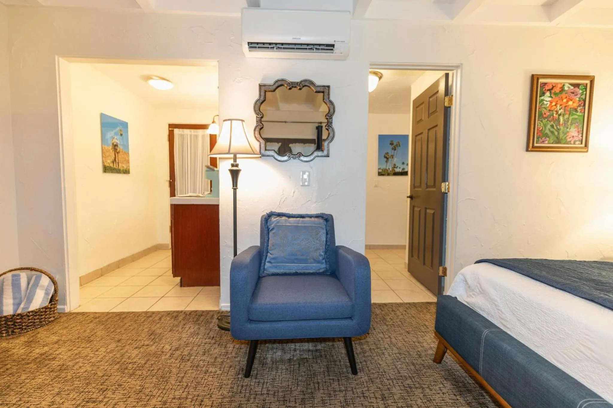 Bed in Old Ranch Inn - Adults Only 21 & Up