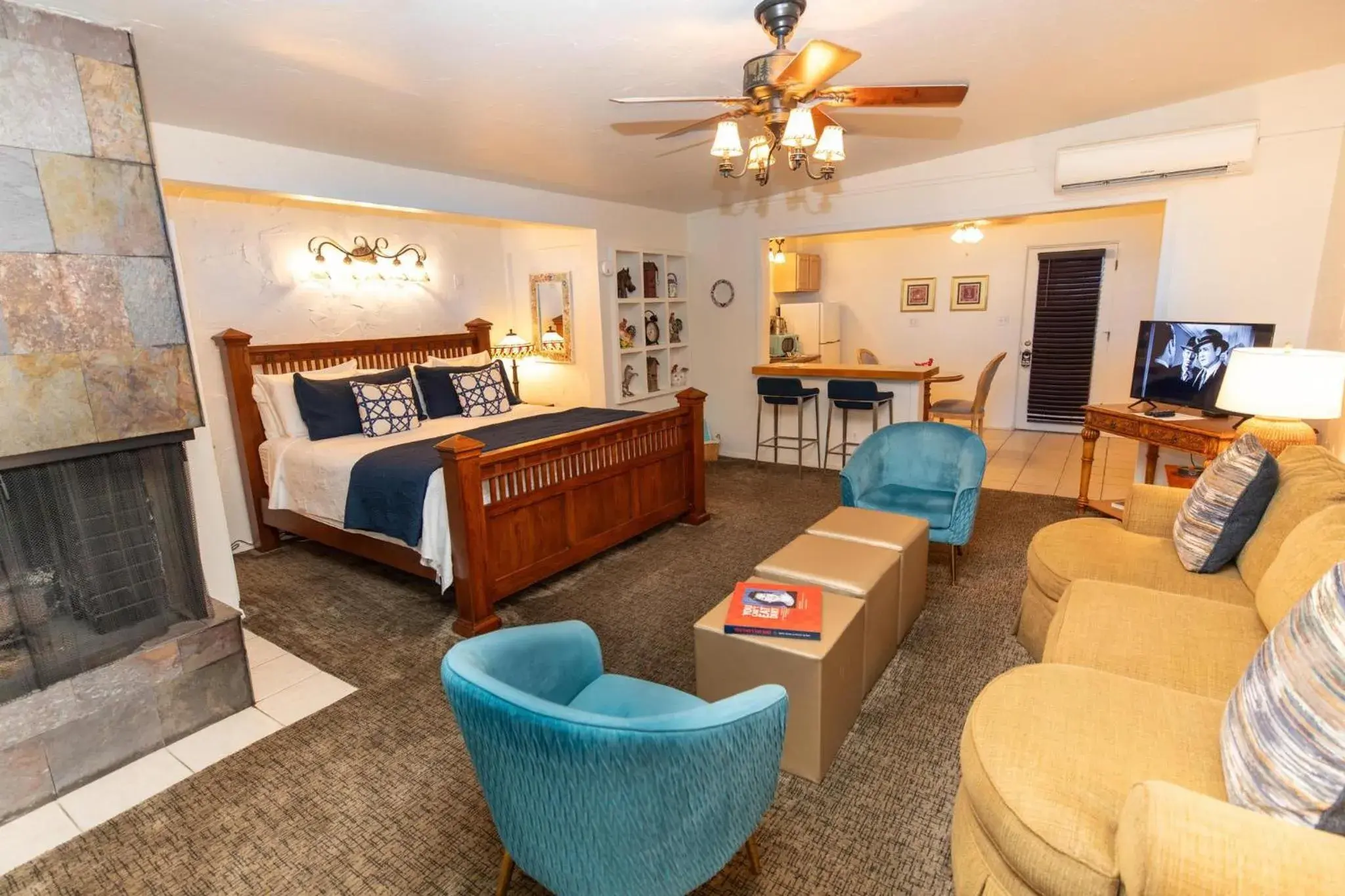 King Studio in Old Ranch Inn - Adults Only 21 & Up King Studio in Old Ranch Inn - Adults Only 21 & Up