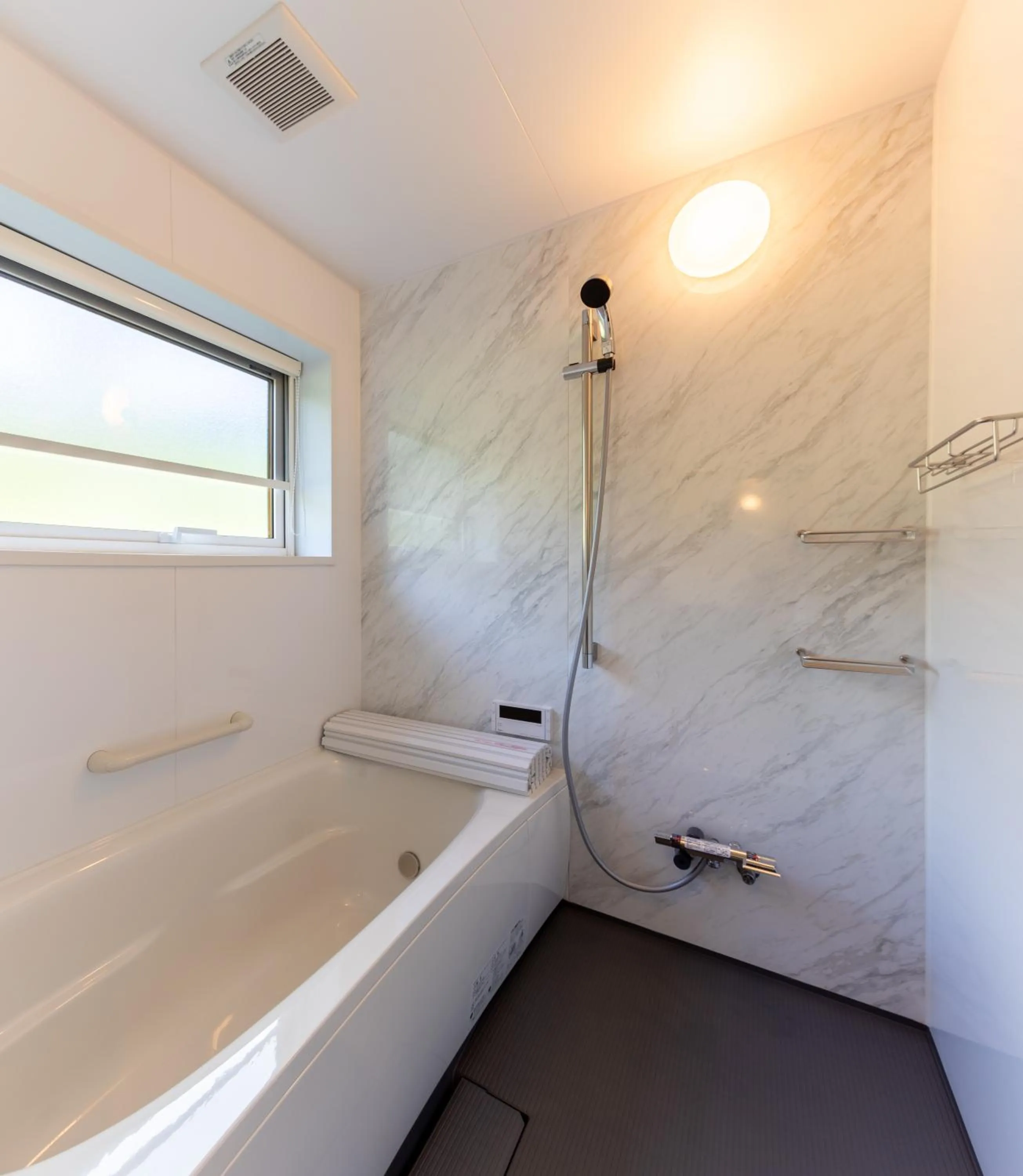 Shower in WaPura Rusutsu