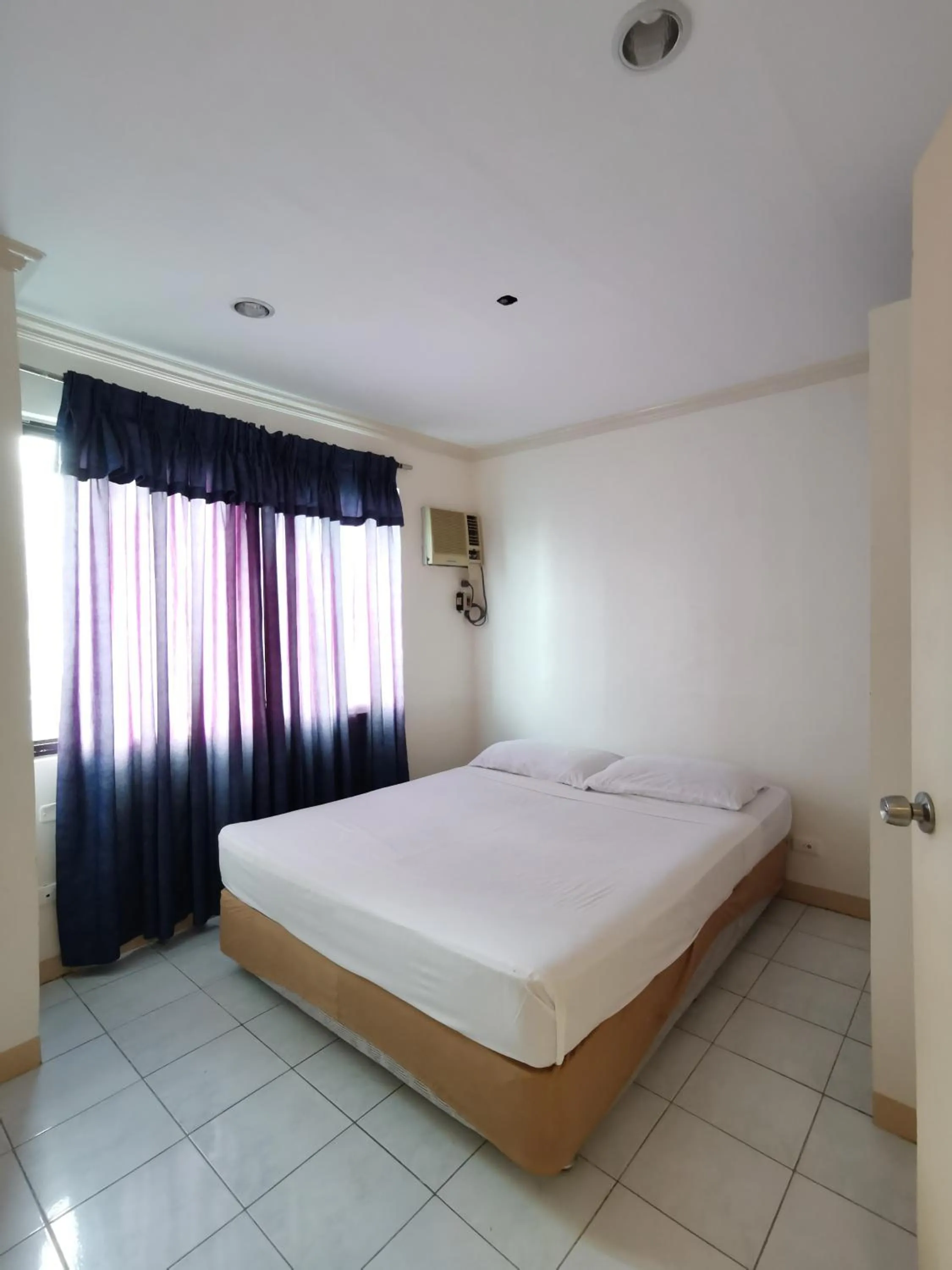 Bed in Metro Park Hotel - Cebu City