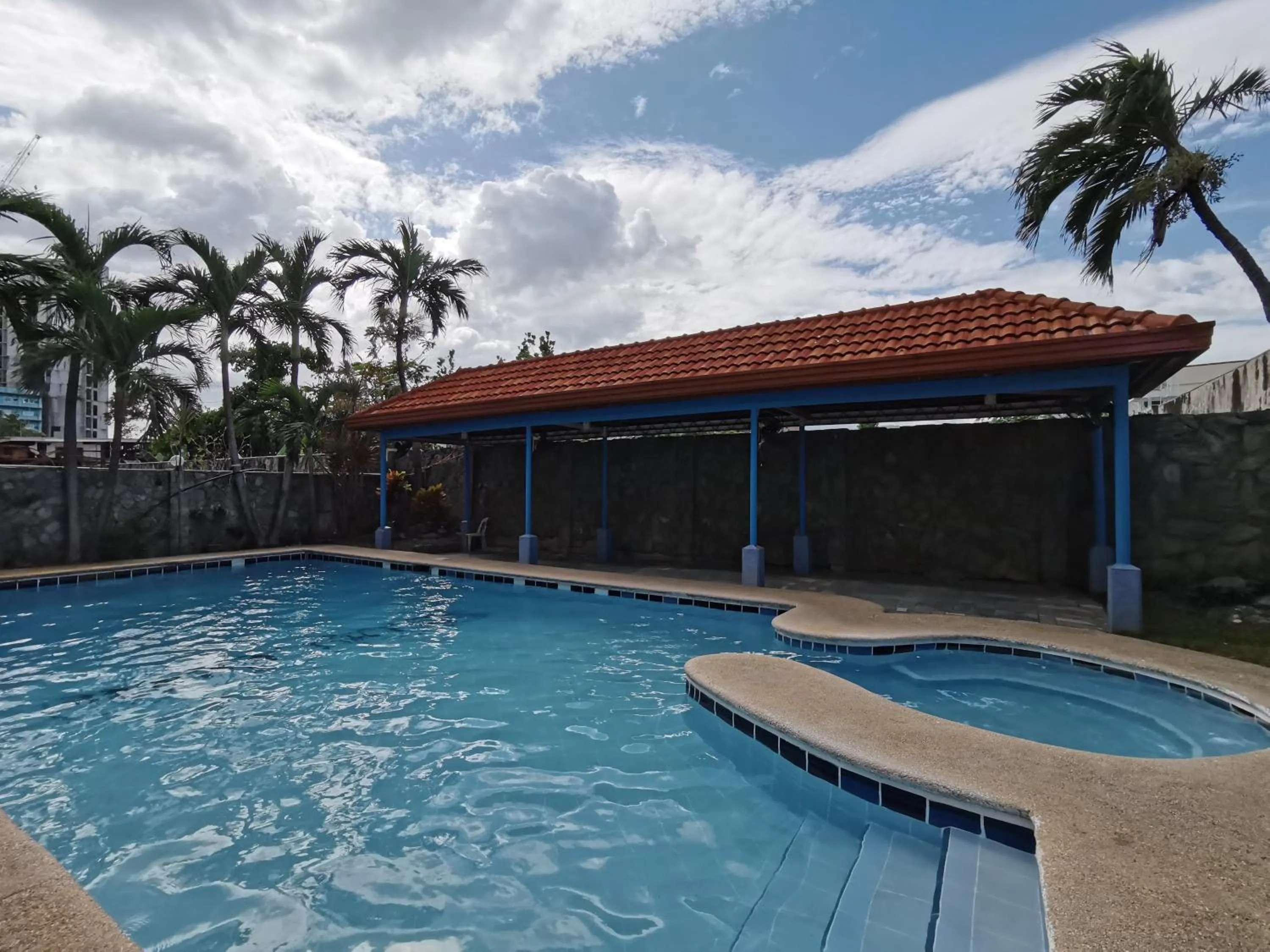 Swimming pool in Metro Park Hotel - Cebu City