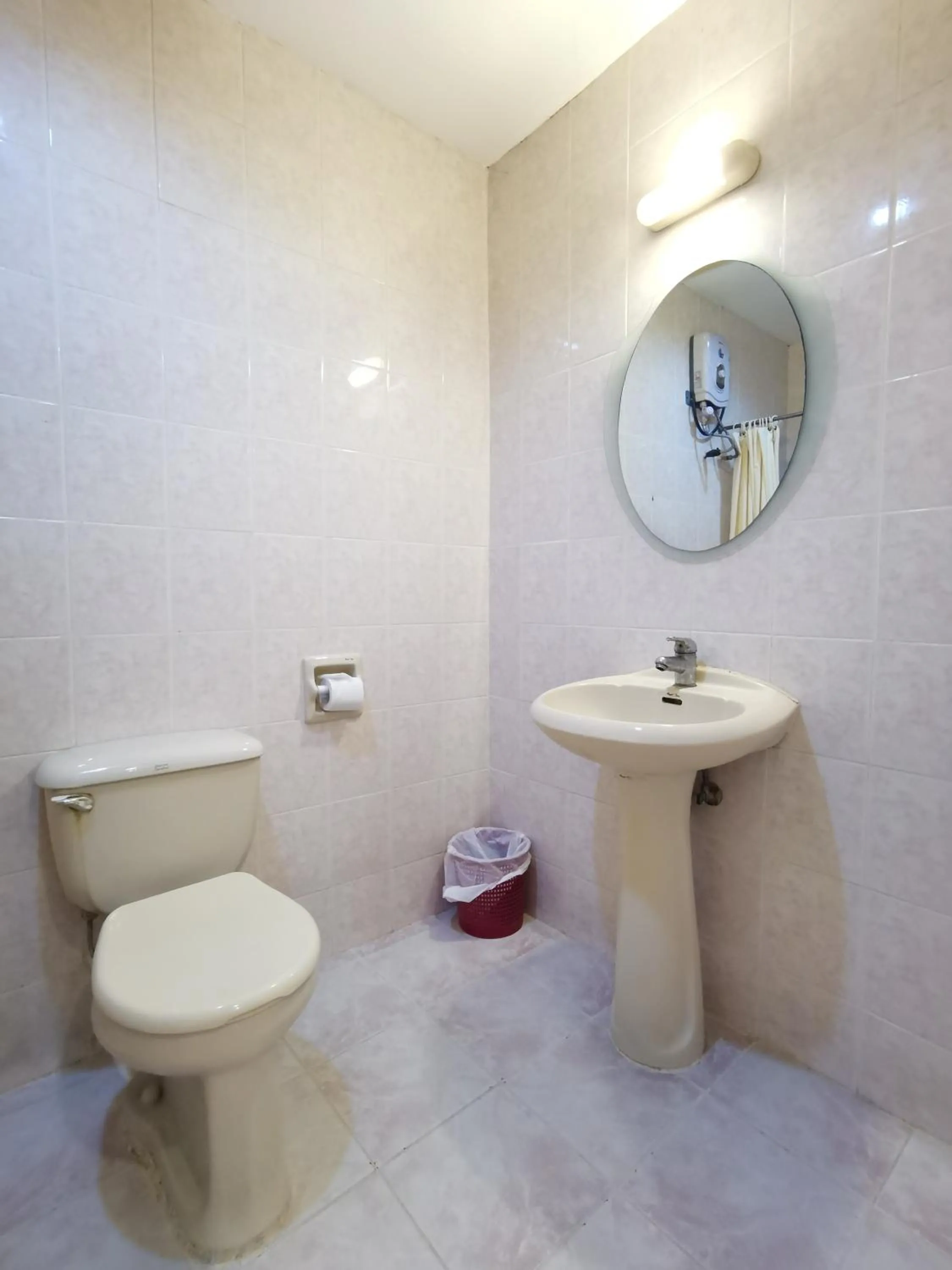 Toilet in Metro Park Hotel - Cebu City