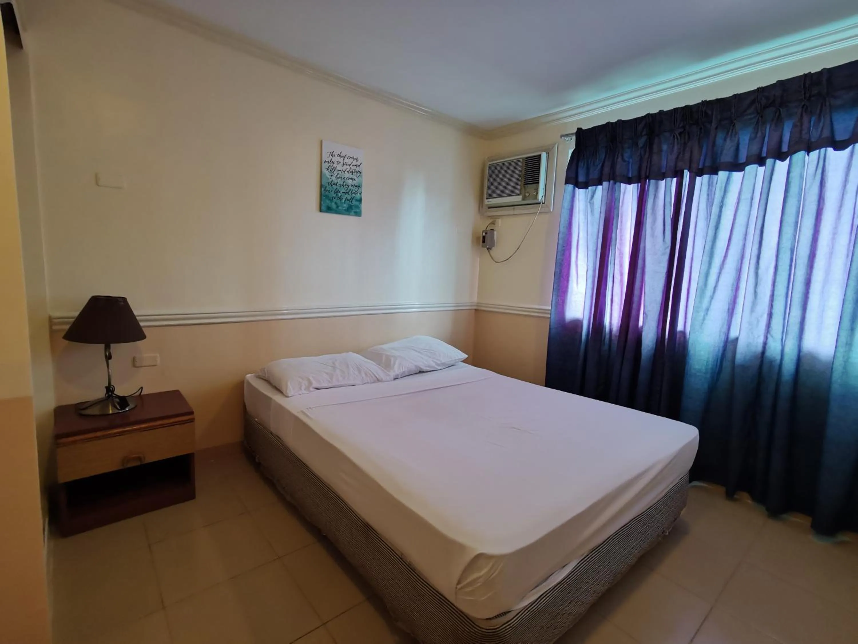Bed in Metro Park Hotel - Cebu City
