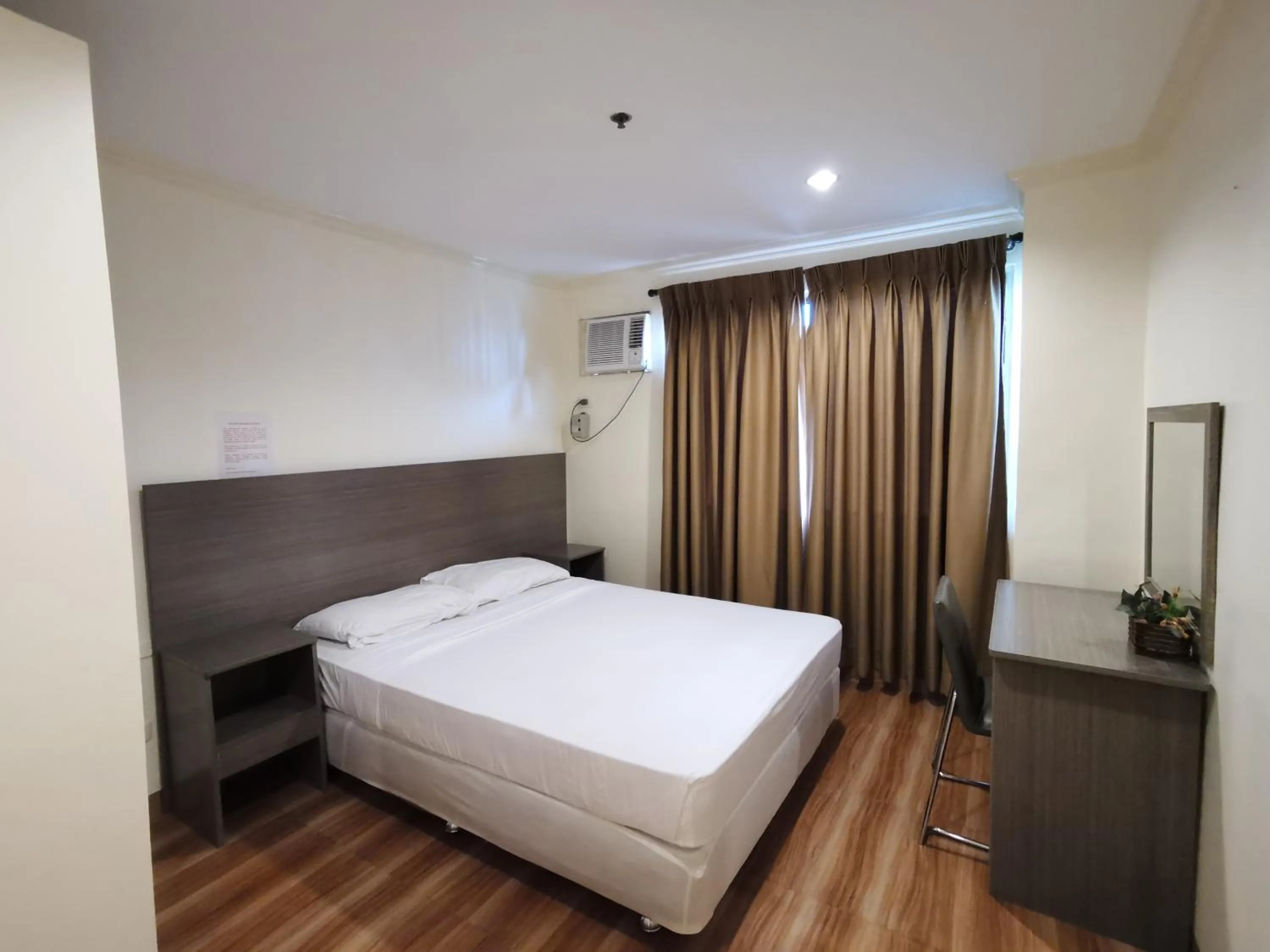 Bed in Metro Park Hotel - Cebu City