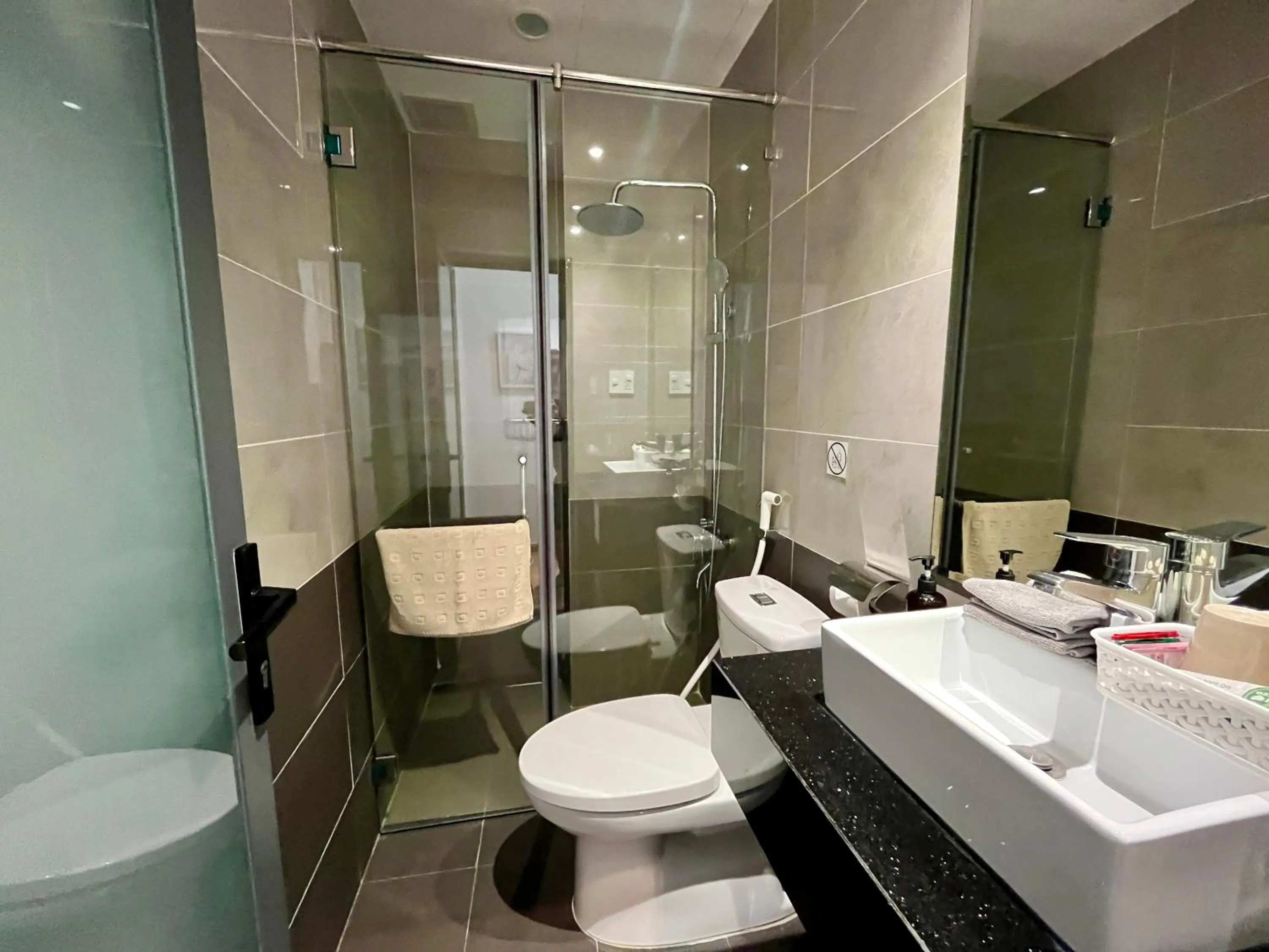 Shower in PANDORA HOUSE