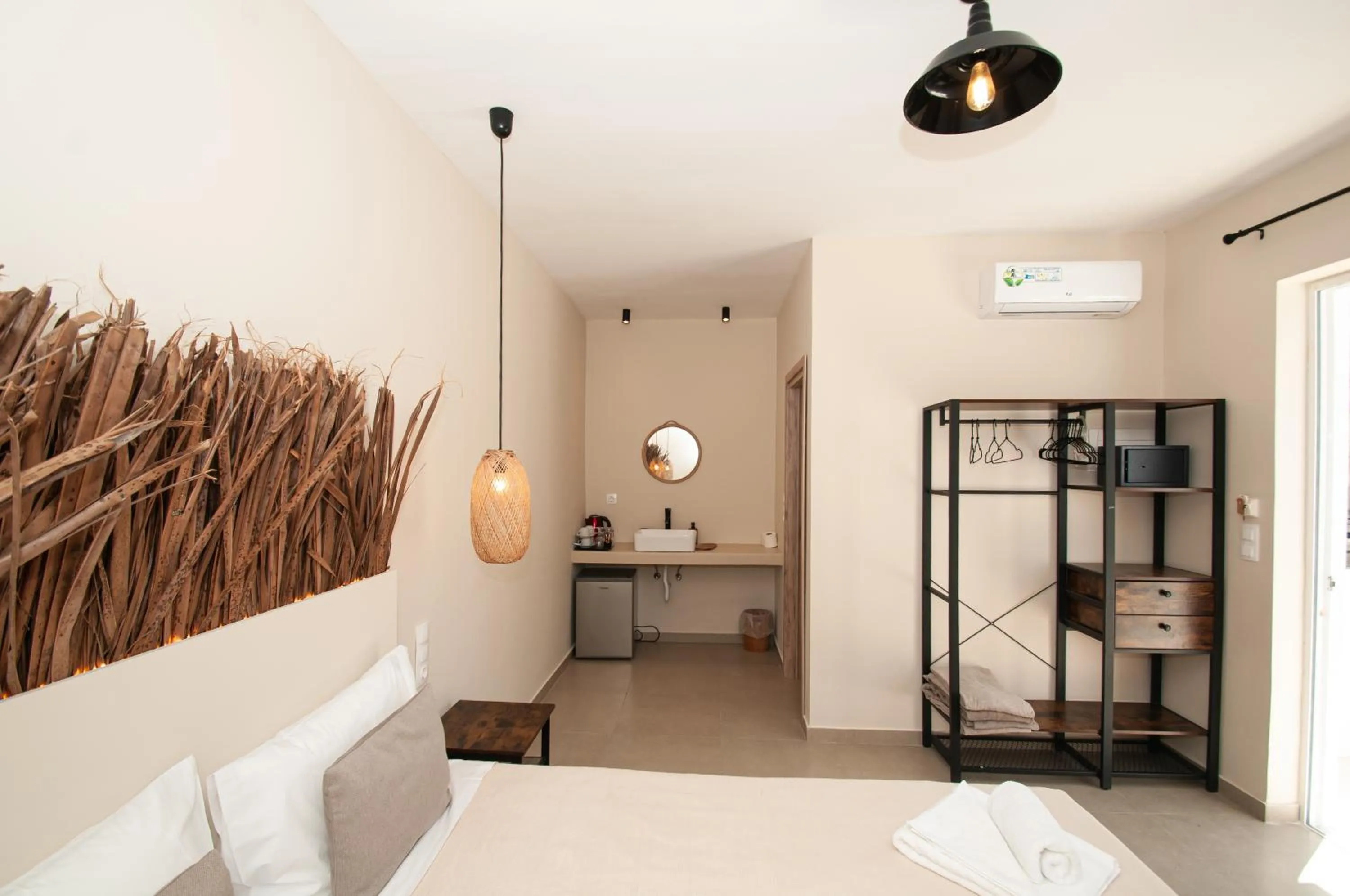 Atma Beach Rooms & Suites