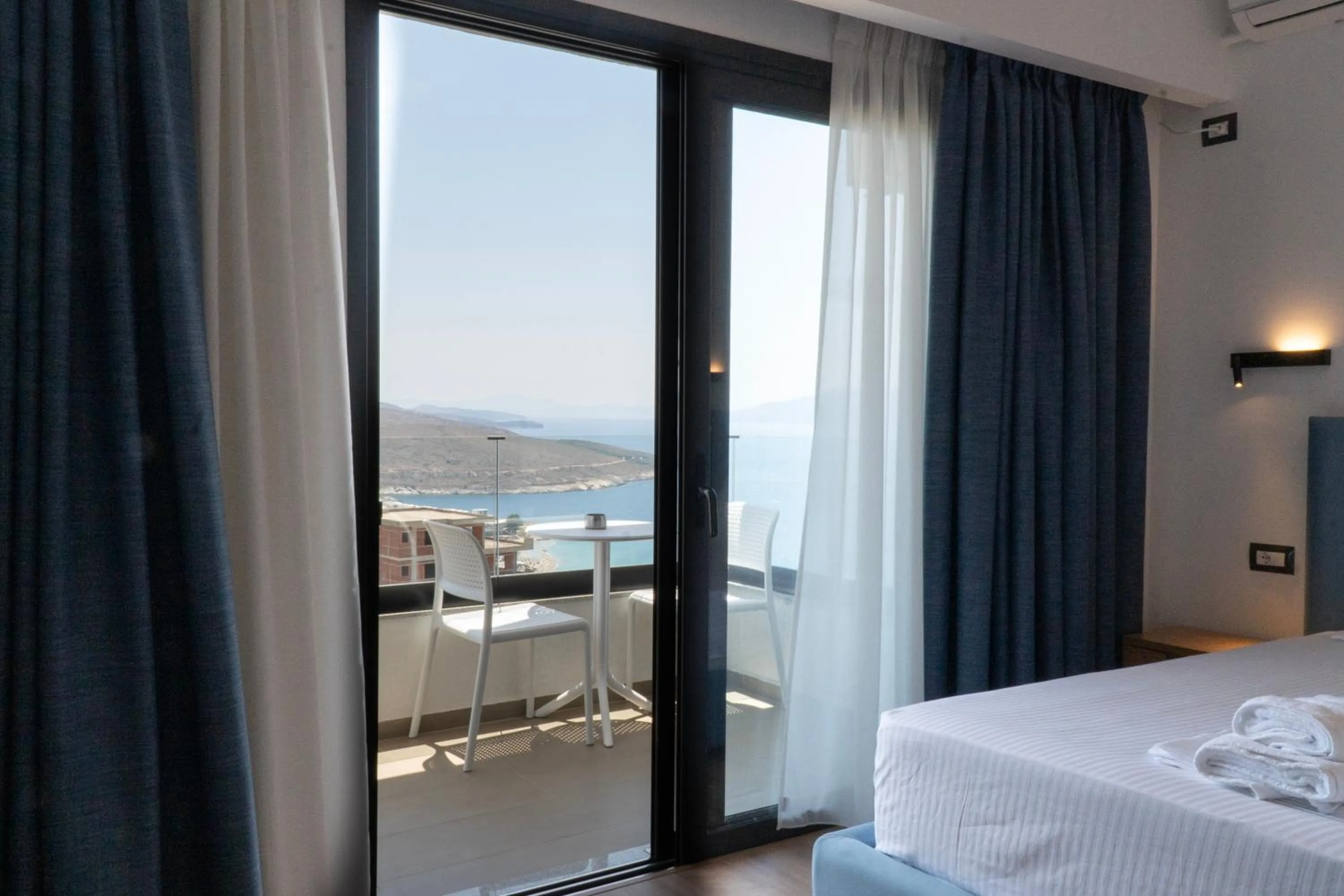 Bed in Hilltop Heaven Hotel