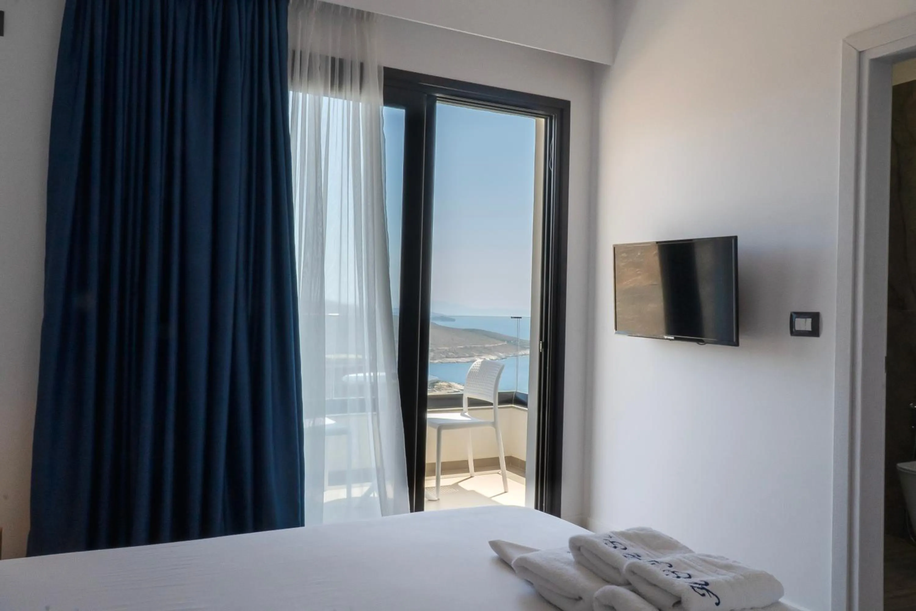 Bed in Hilltop Heaven Hotel