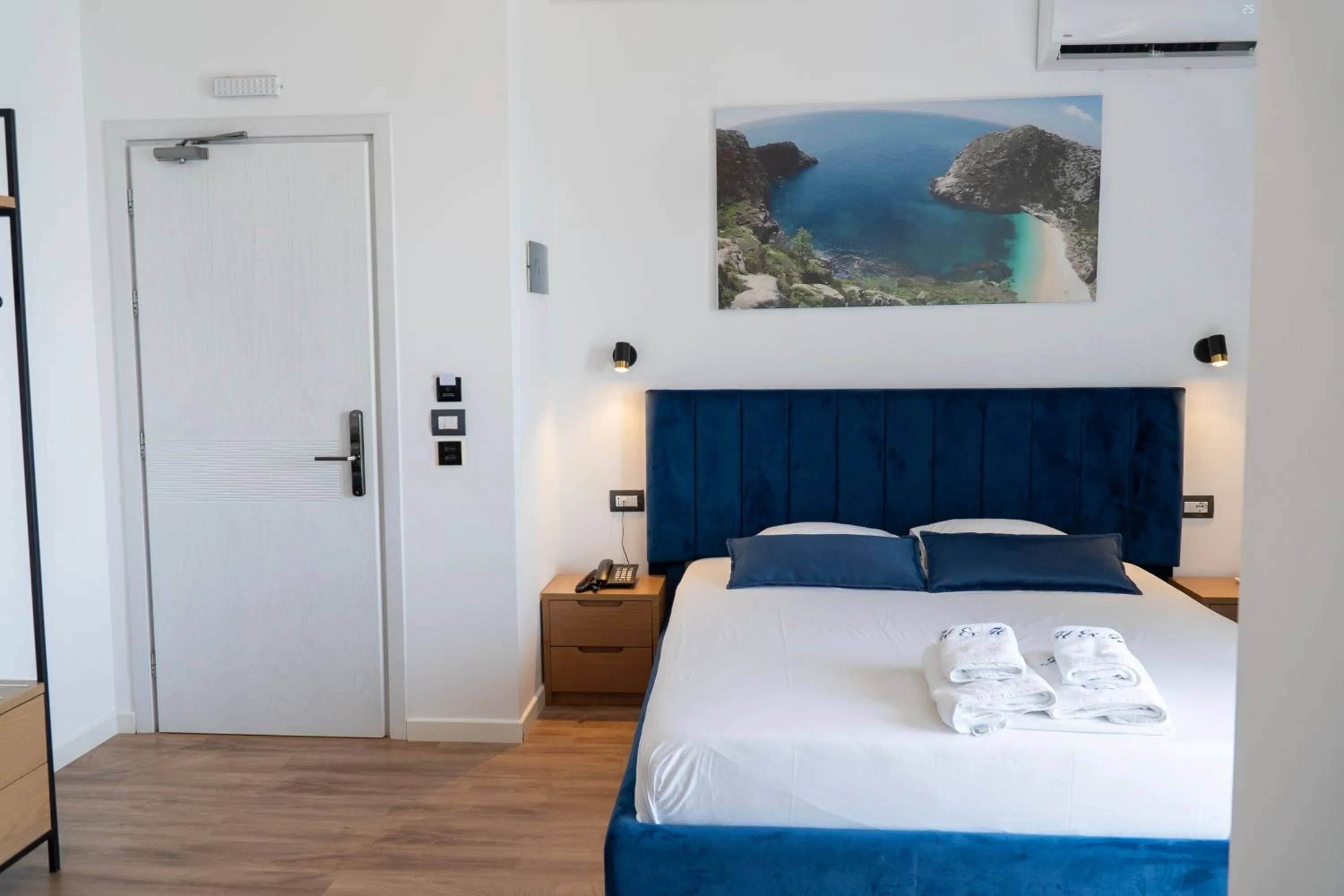 Bed in Hilltop Heaven Hotel